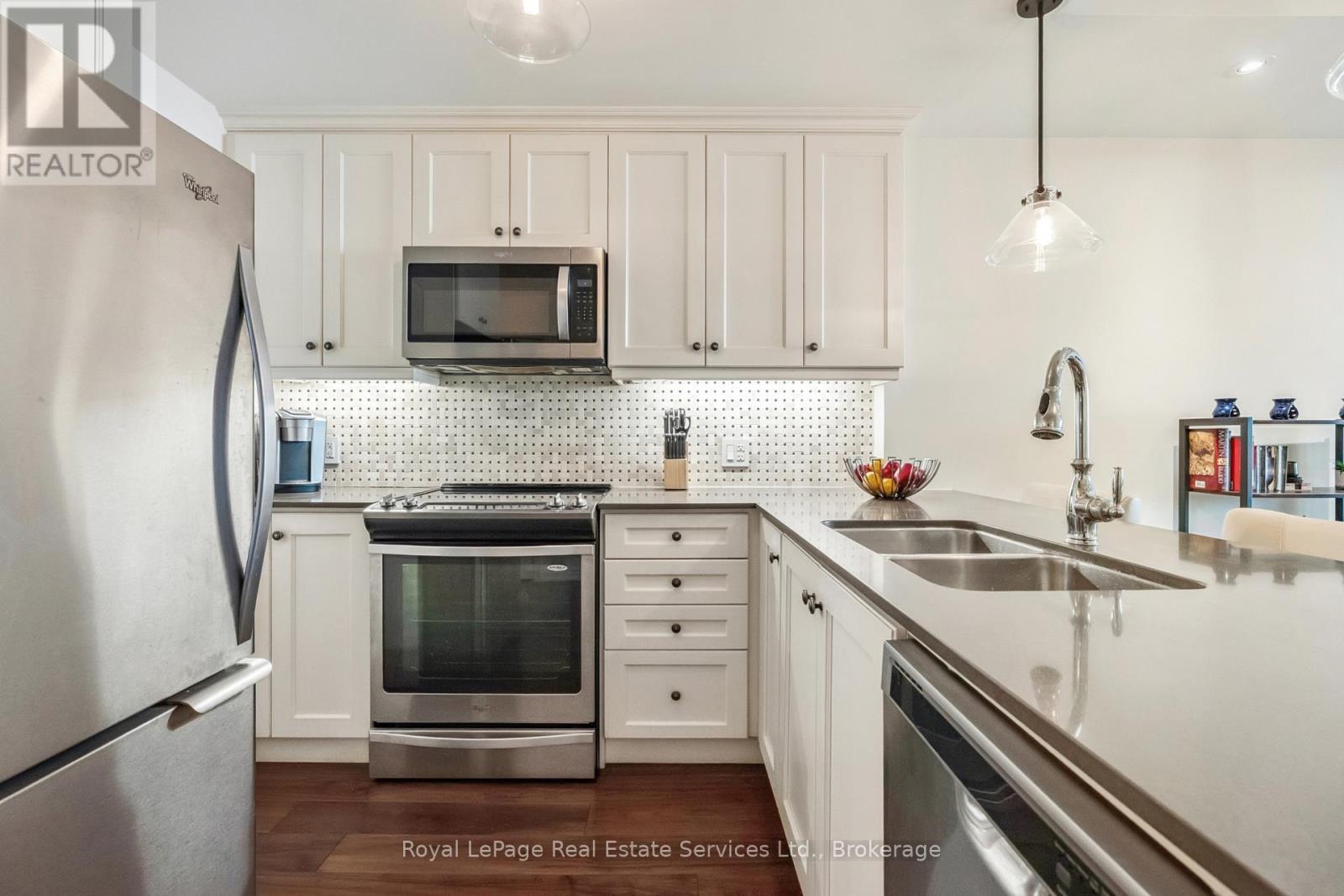 












202 - 70 STEWART STREET

,
Oakville (CO Central),




Ontario
L6K1W5

