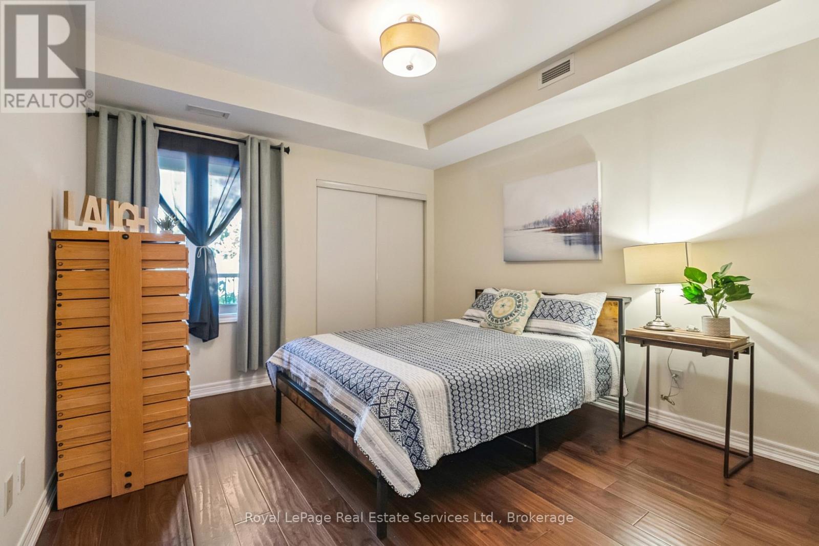 












202 - 70 STEWART STREET

,
Oakville (CO Central),




Ontario
L6K1W5

