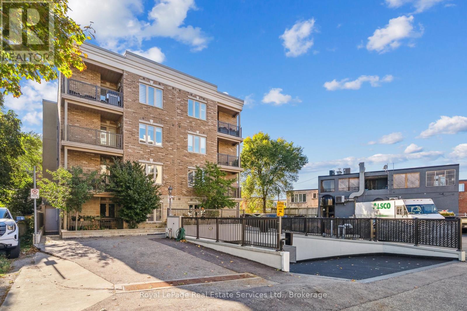 












202 - 70 STEWART STREET

,
Oakville (CO Central),




Ontario
L6K1W5

