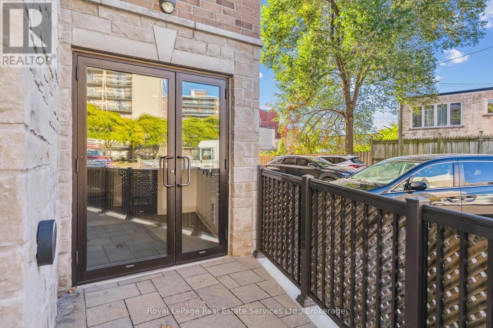












202 - 70 STEWART STREET

,
Oakville (CO Central),




Ontario
L6K1W5

