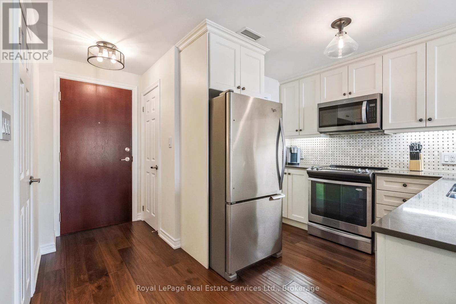 












202 - 70 STEWART STREET

,
Oakville (CO Central),




Ontario
L6K1W5

