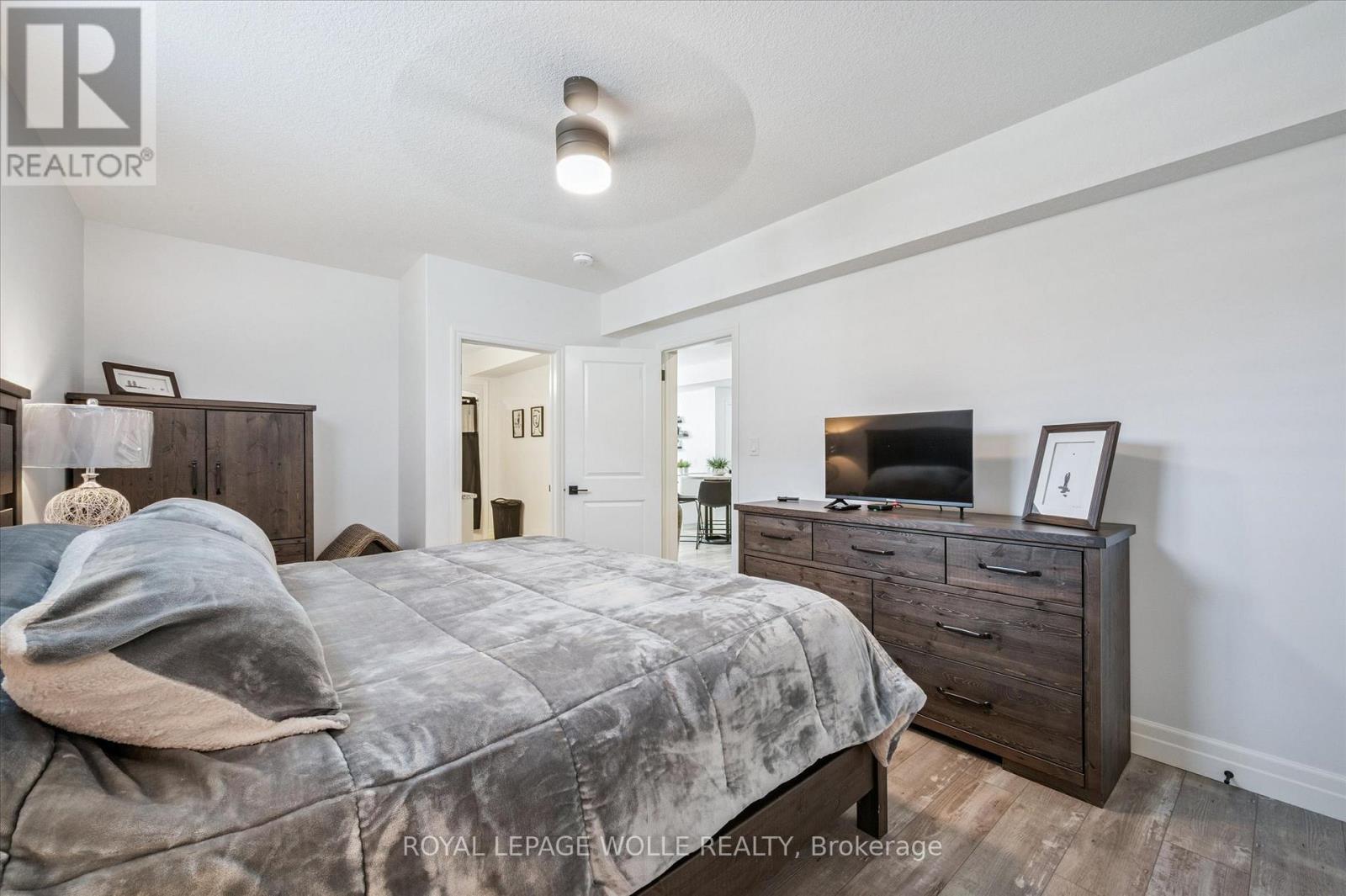 












164 WOODBERRY CRESCENT

,
Woolwich,




Ontario
N3B0E4

