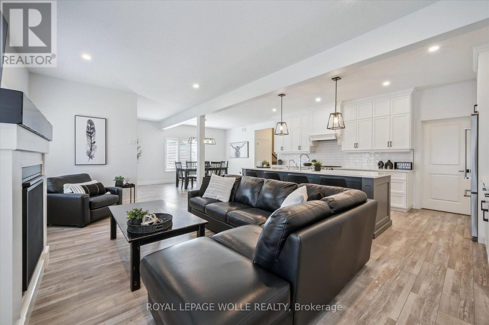 












164 WOODBERRY CRESCENT

,
Woolwich,




Ontario
N3B0E4

