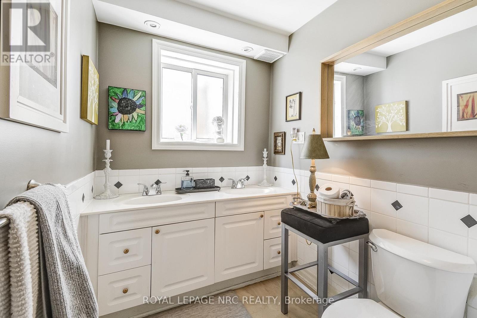 












764 GREEN STREET

,
Niagara-on-the-Lake (Town),




Ontario
L0S1J0

