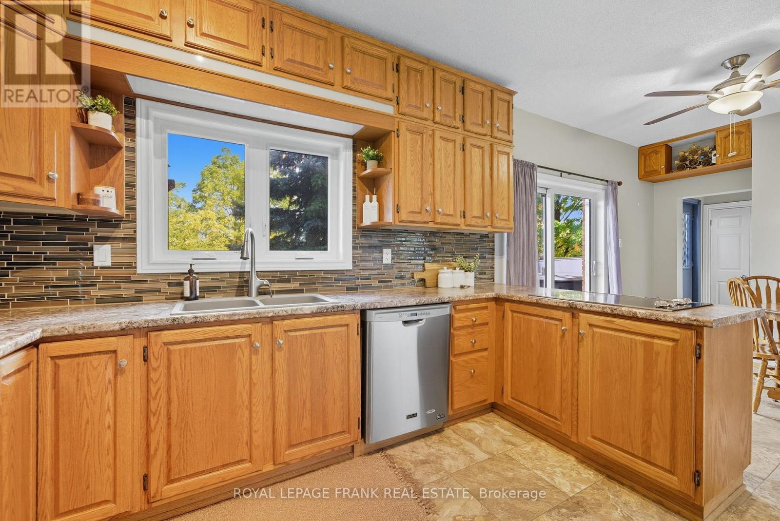 












234 ANGELINE STREET N

,
Kawartha Lakes (Lindsay),




Ontario
K9V5E9

