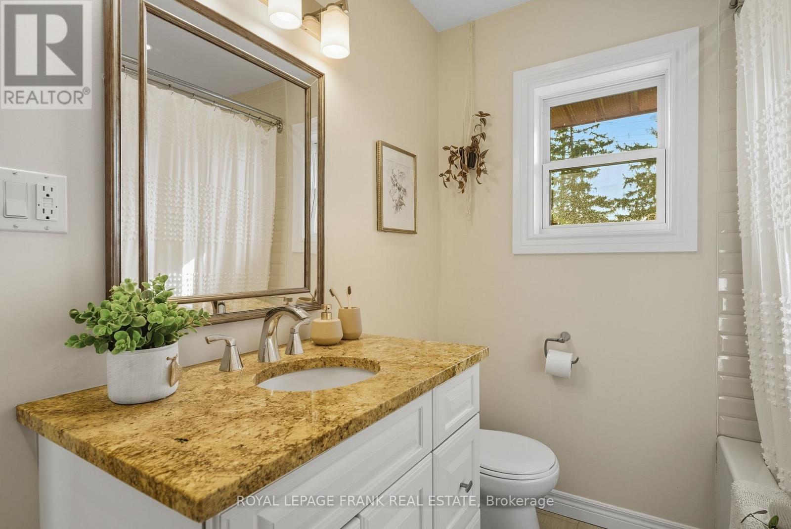 












234 ANGELINE STREET N

,
Kawartha Lakes (Lindsay),




Ontario
K9V5E9

