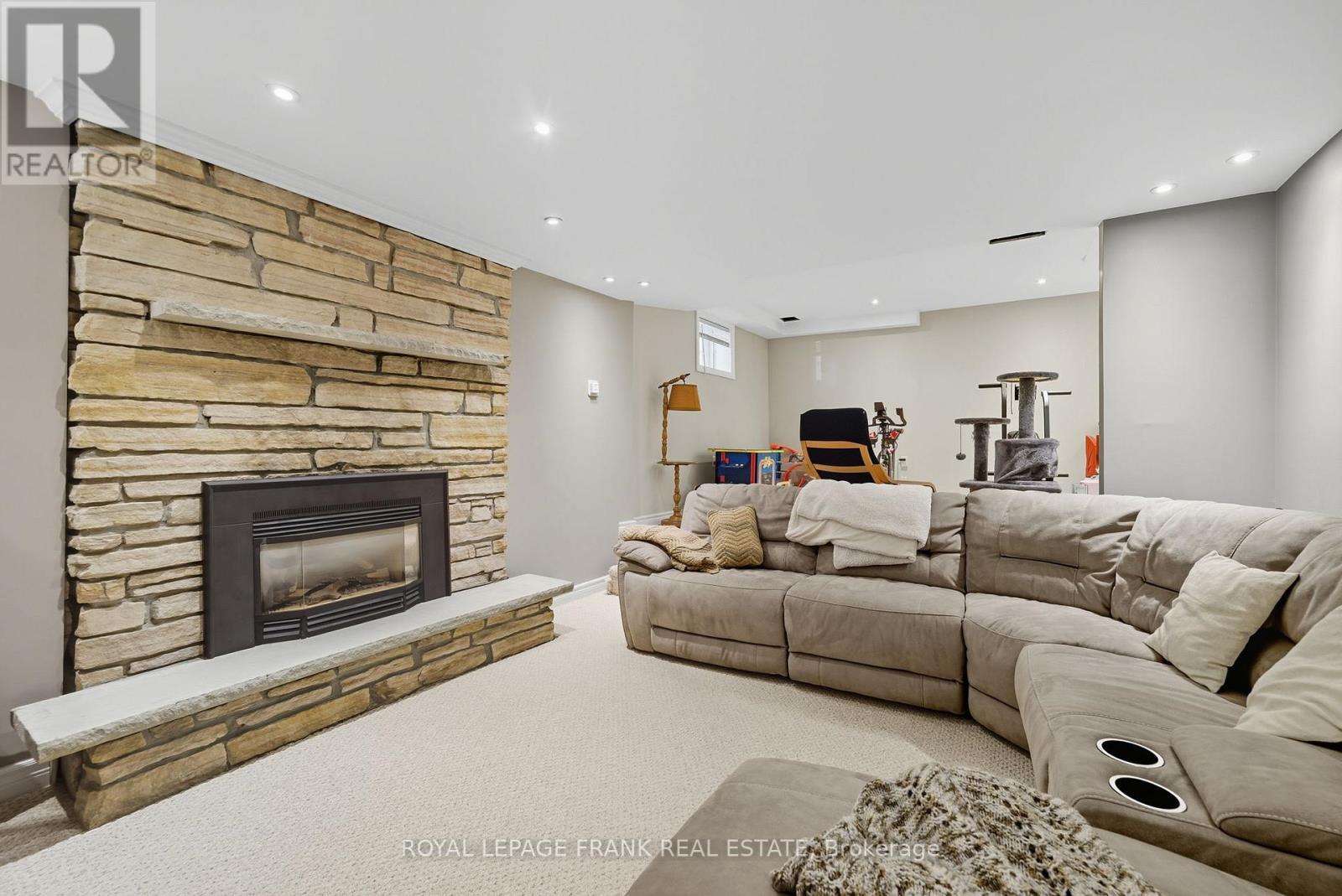 












234 ANGELINE STREET N

,
Kawartha Lakes (Lindsay),




Ontario
K9V5E9

