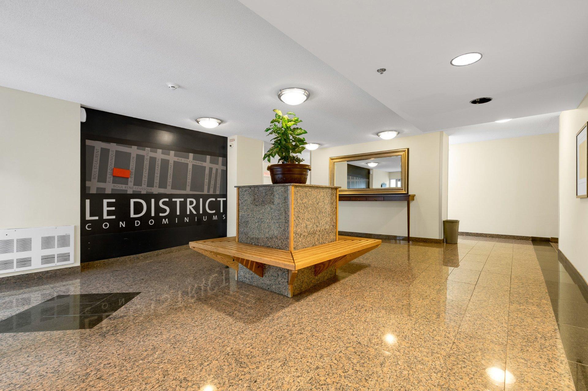 









98


Rue Charlotte

, 453,
Montréal (Ville-Marie),




QC
H2X4E2

