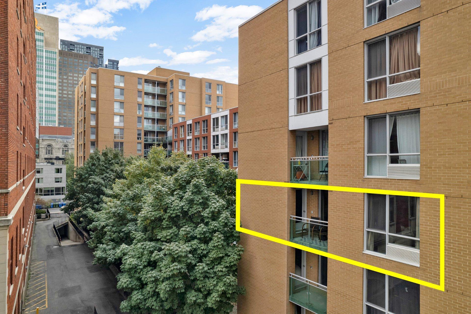 









98


Rue Charlotte

, 453,
Montréal (Ville-Marie),




QC
H2X4E2

