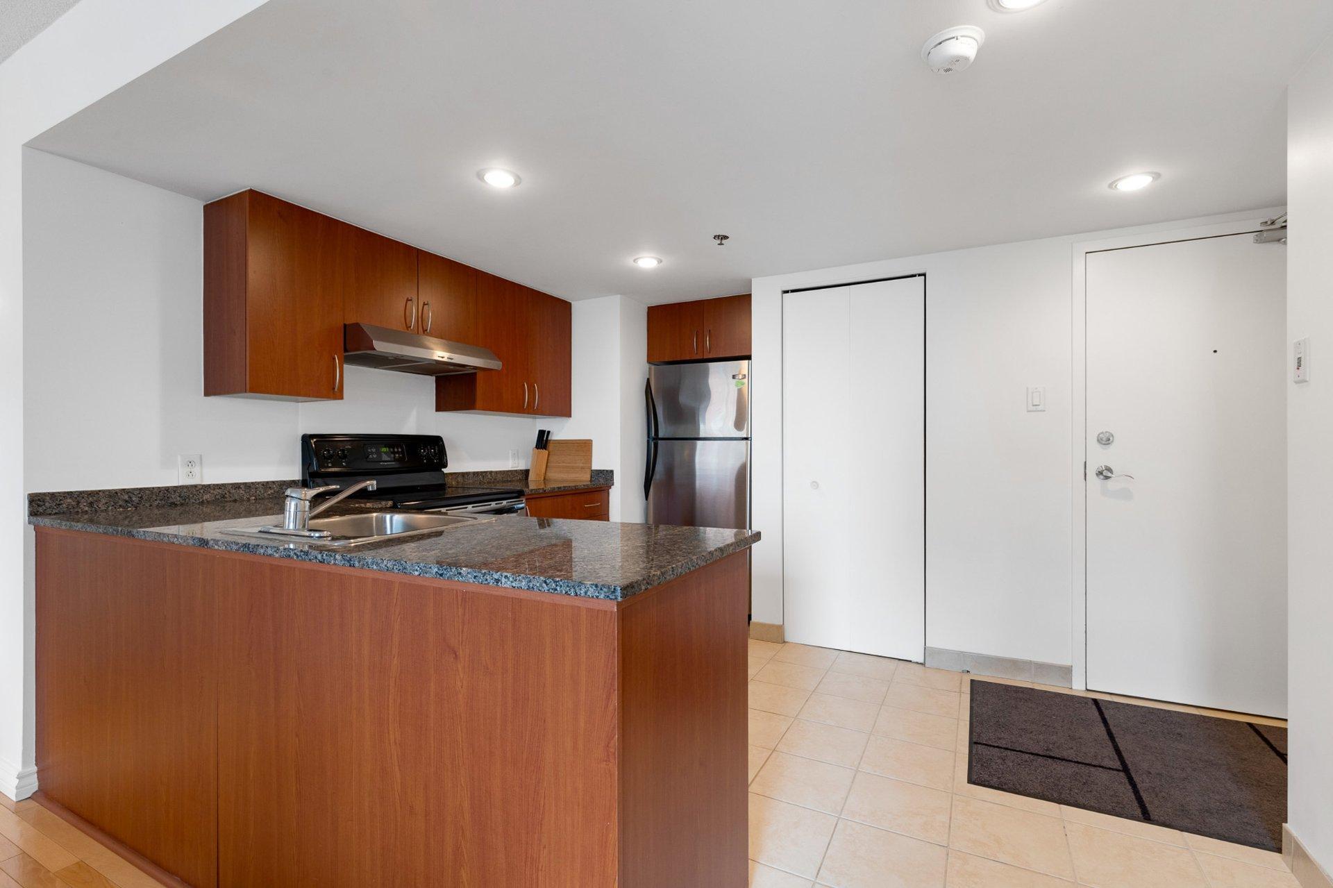 









98


Rue Charlotte

, 453,
Montréal (Ville-Marie),




QC
H2X4E2

