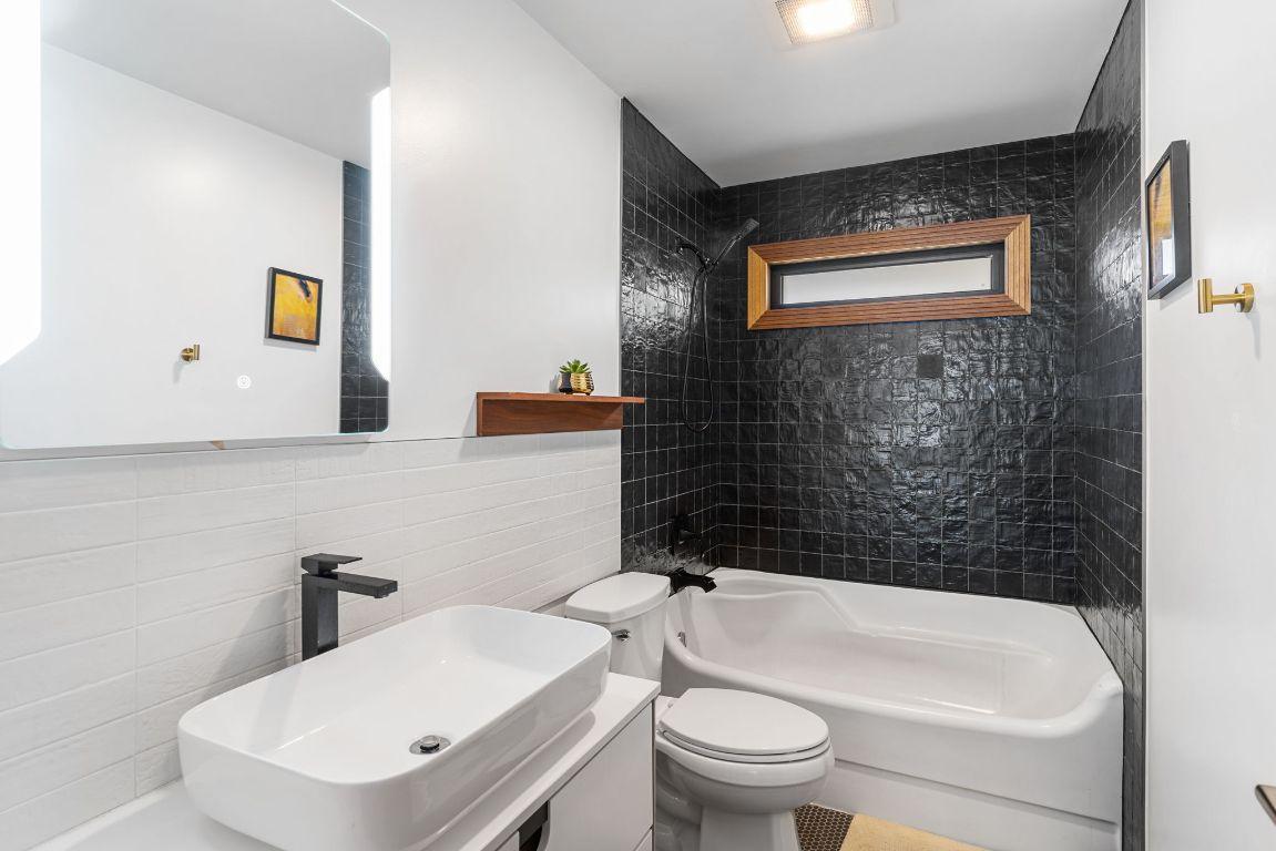 









1632


Griffiths

Place,
West Kelowna,




BC
V1Z 2T7

