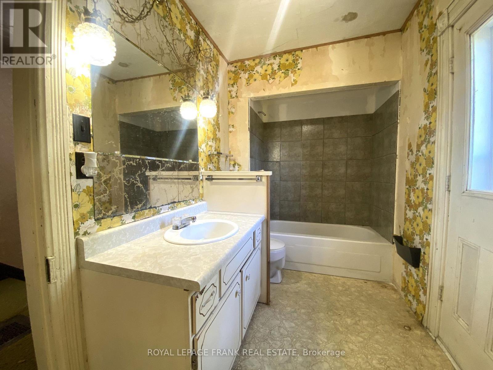 












2432B COUNTY RD 8 S

,
Trent Hills,




Ontario
K7R3K7

