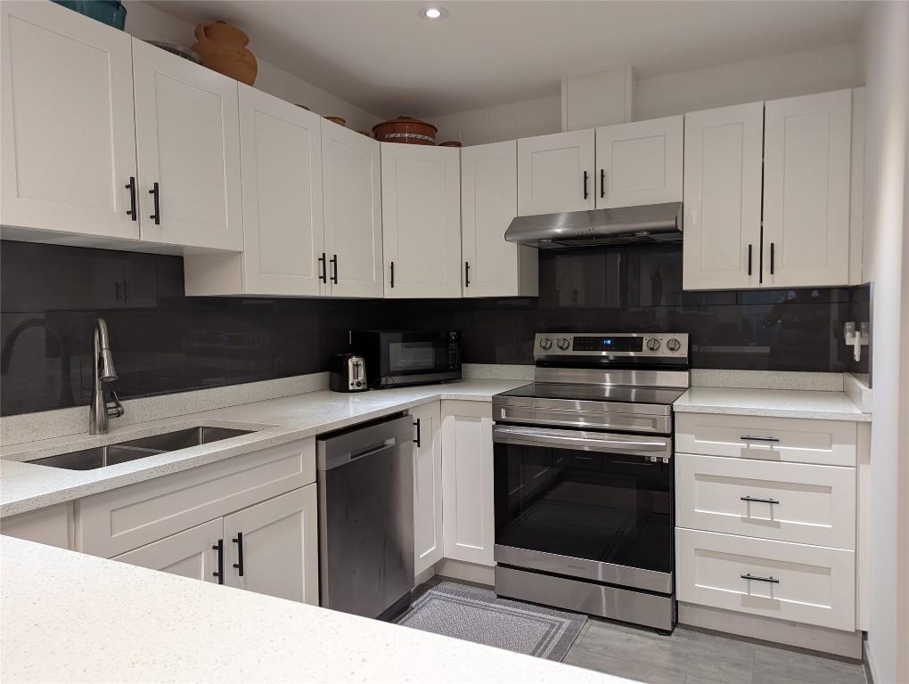 









1915


Pacific

Court, 401,
Kelowna,




BC
V1Y 8B3

