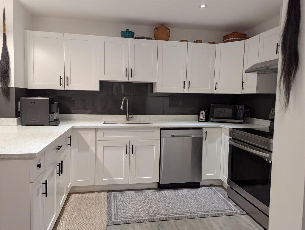 









1915


Pacific

Court, 401,
Kelowna,




BC
V1Y 8B3

