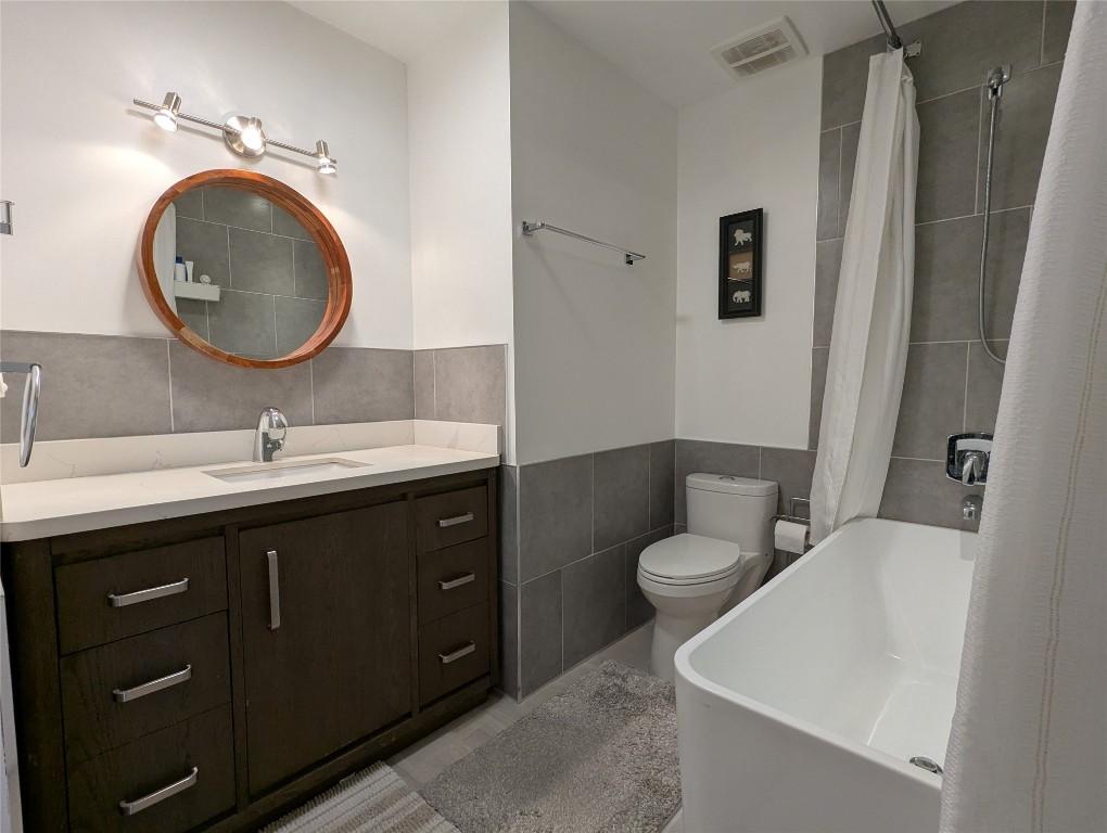 









1915


Pacific

Court, 401,
Kelowna,




BC
V1Y 8B3

