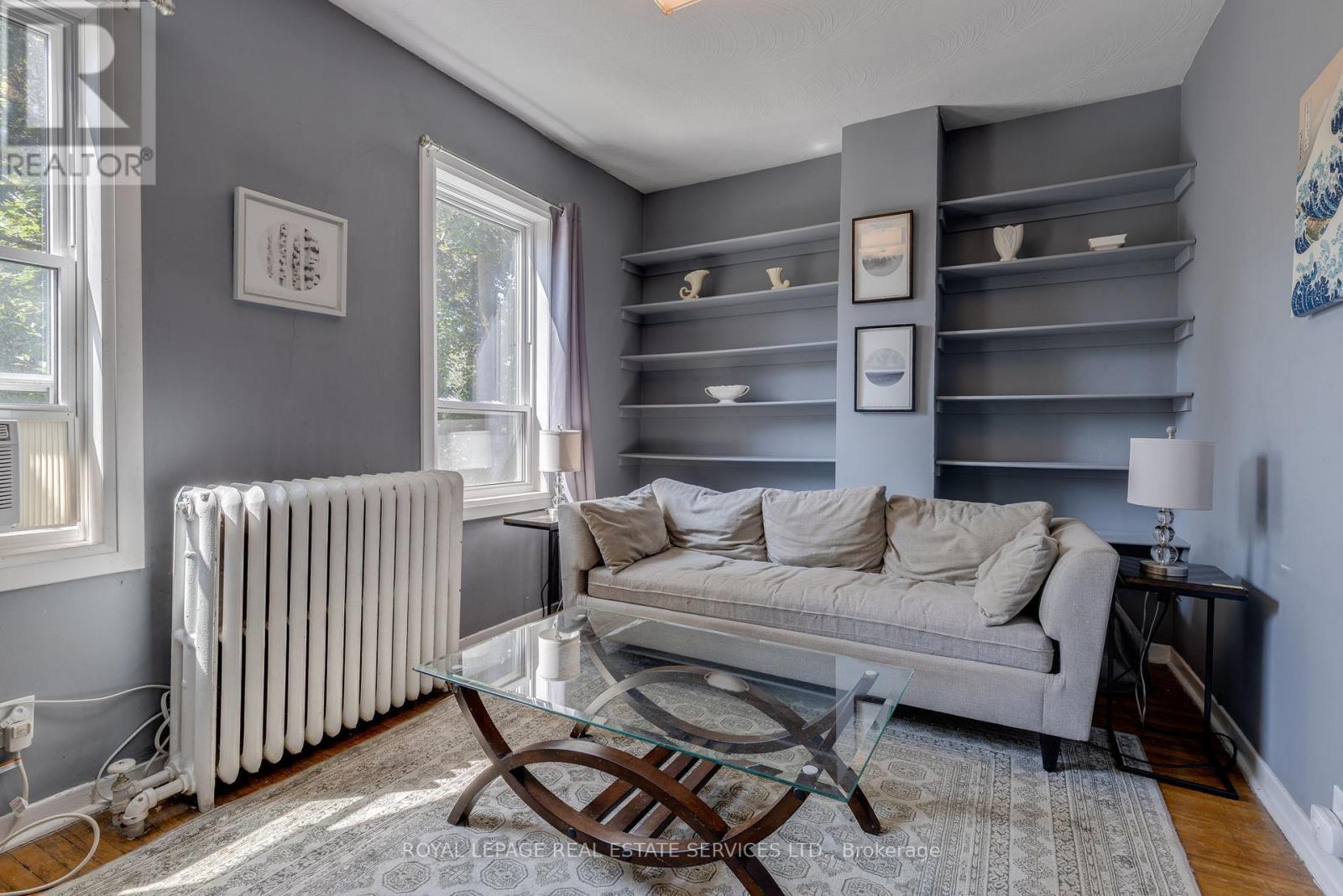 












10 FOLLIS AVENUE

,
Toronto,




Ontario
M6G1S3

