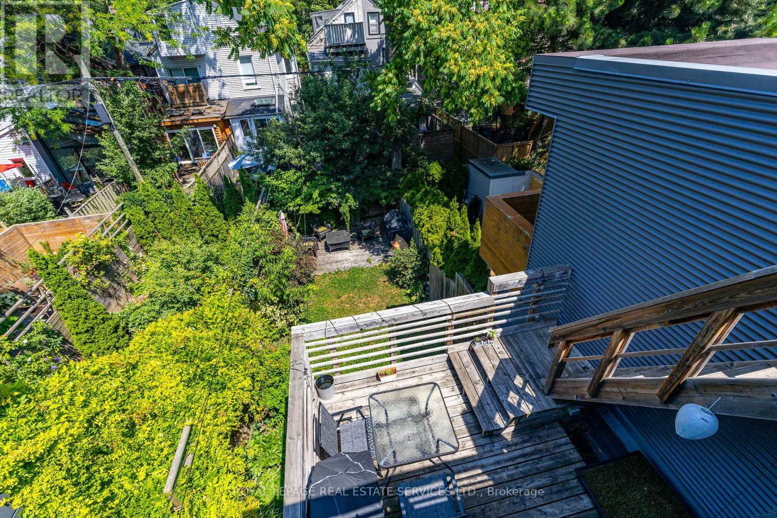 












10 FOLLIS AVENUE

,
Toronto,




Ontario
M6G1S3

