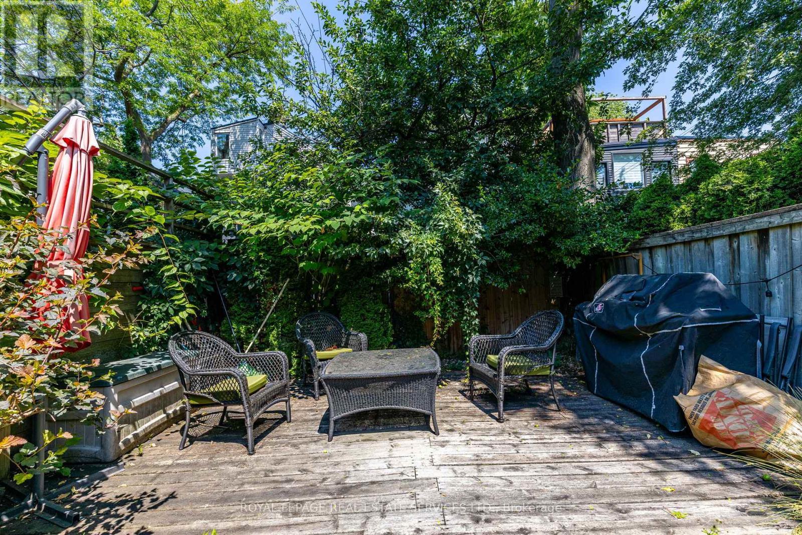 












10 FOLLIS AVENUE

,
Toronto,




Ontario
M6G1S3

