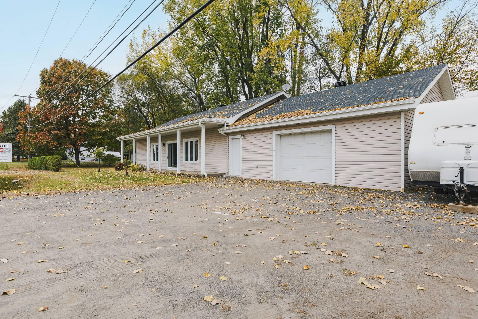 









411


Rue Principale

,
La Visitation-de-l'Île-Dupas,




QC
J0K2P0

