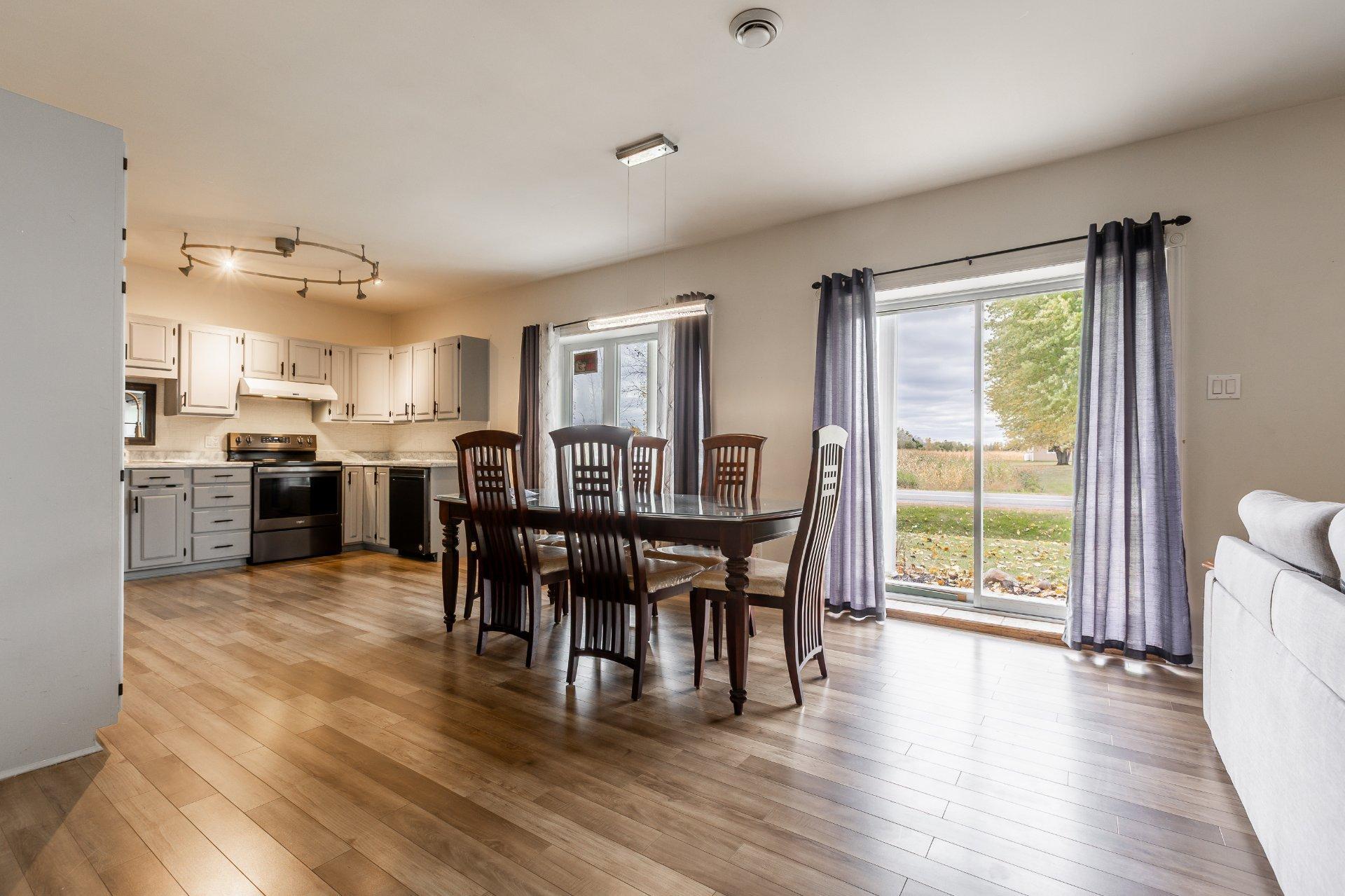 









411


Rue Principale

,
La Visitation-de-l'Île-Dupas,




QC
J0K2P0

