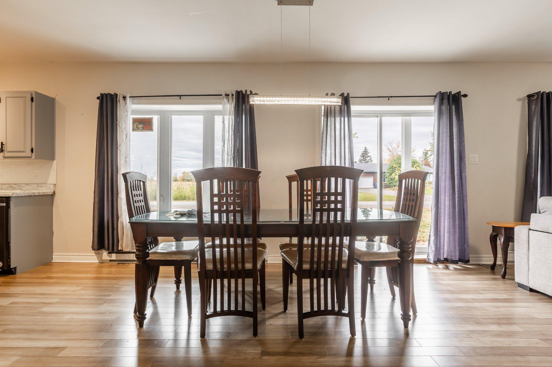 









411


Rue Principale

,
La Visitation-de-l'Île-Dupas,




QC
J0K2P0

