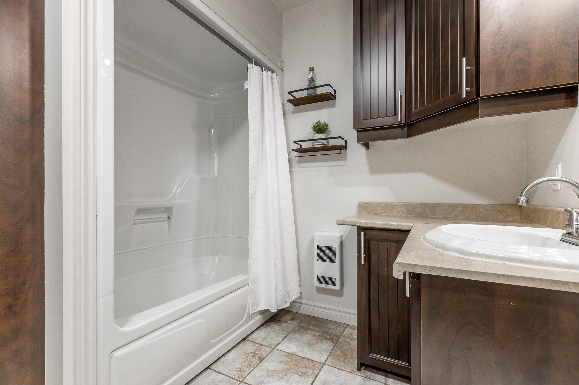 









411


Rue Principale

,
La Visitation-de-l'Île-Dupas,




QC
J0K2P0

