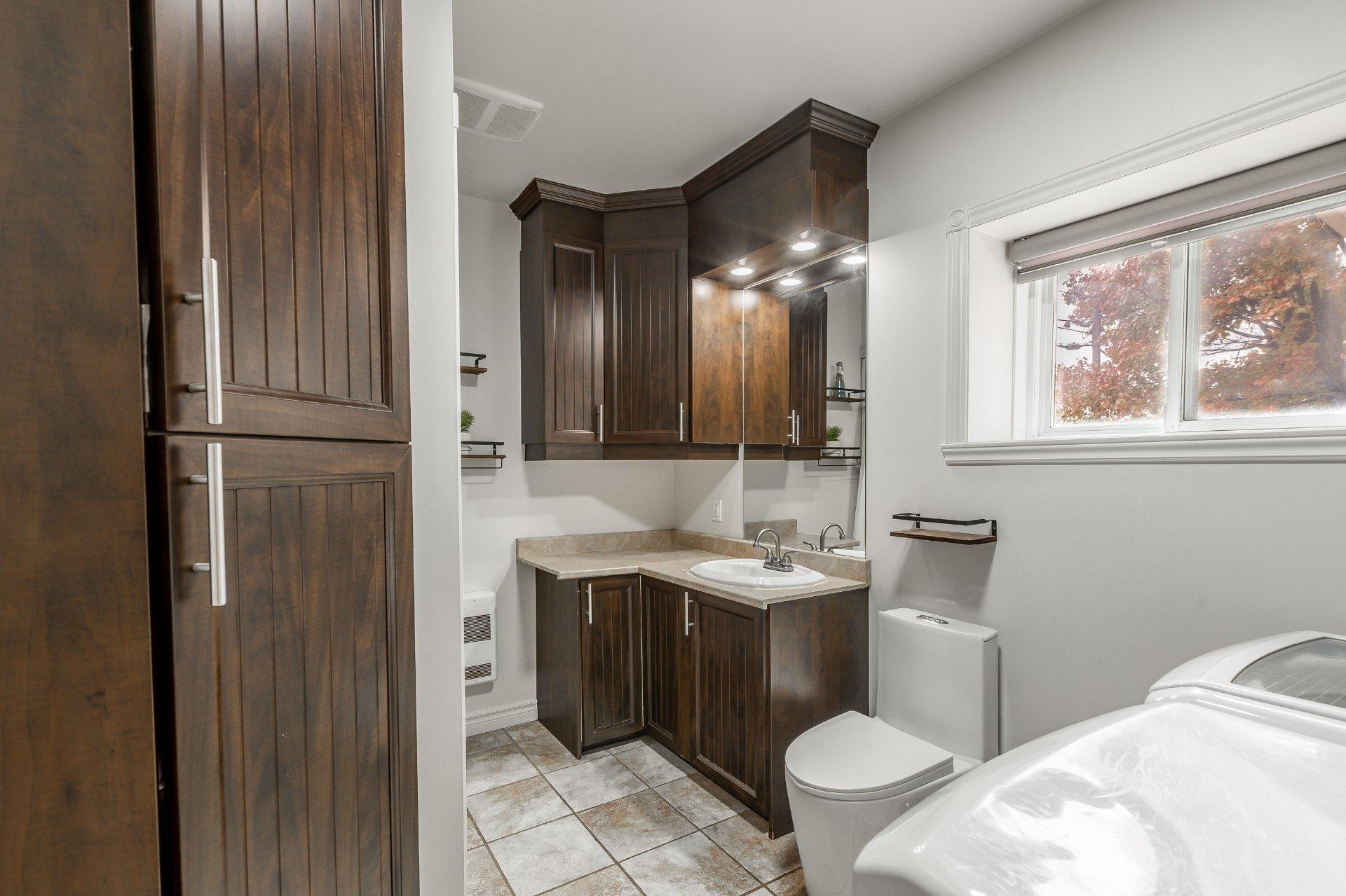 









411


Rue Principale

,
La Visitation-de-l'Île-Dupas,




QC
J0K2P0

