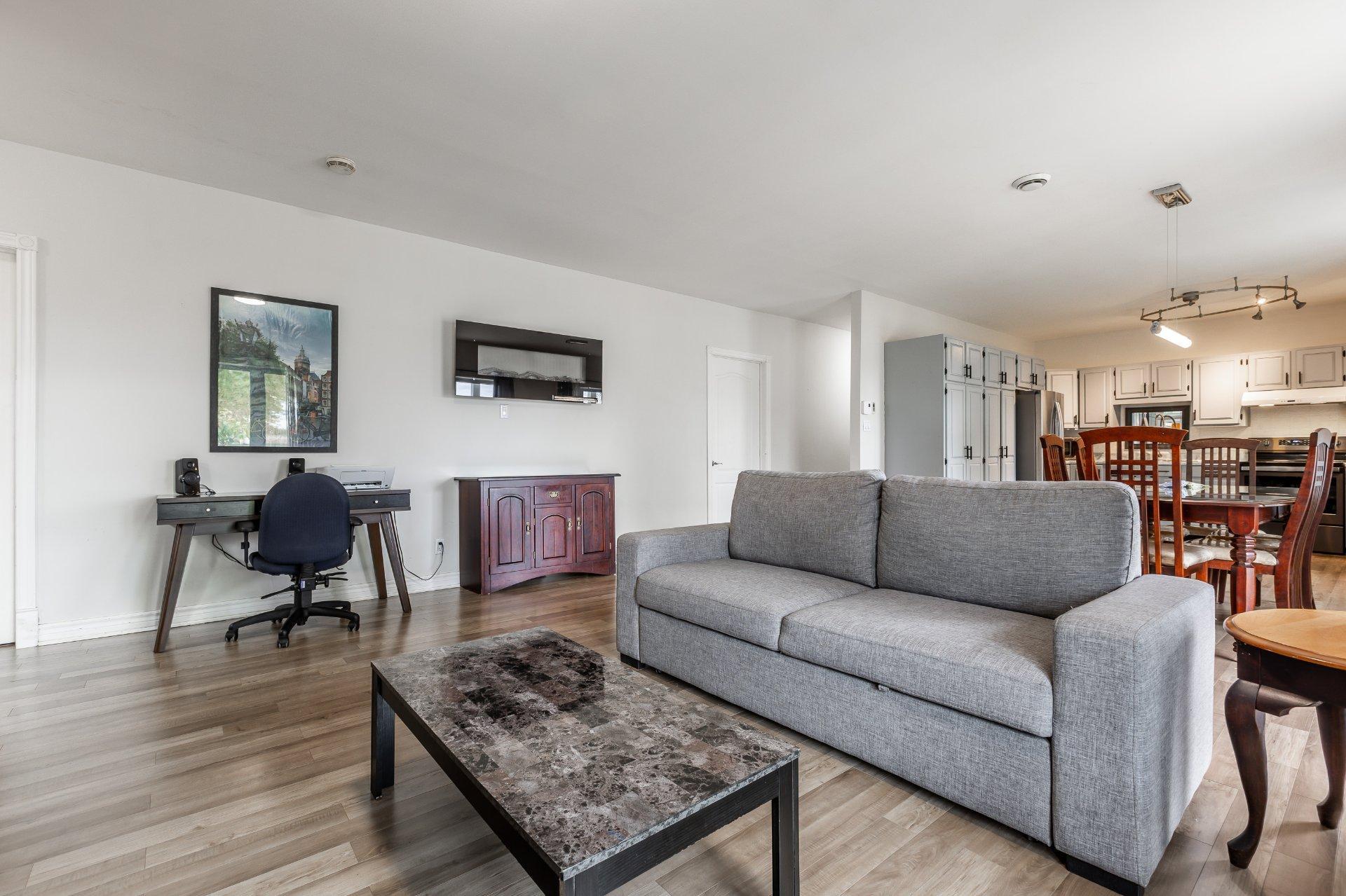 









411


Rue Principale

,
La Visitation-de-l'Île-Dupas,




QC
J0K2P0

