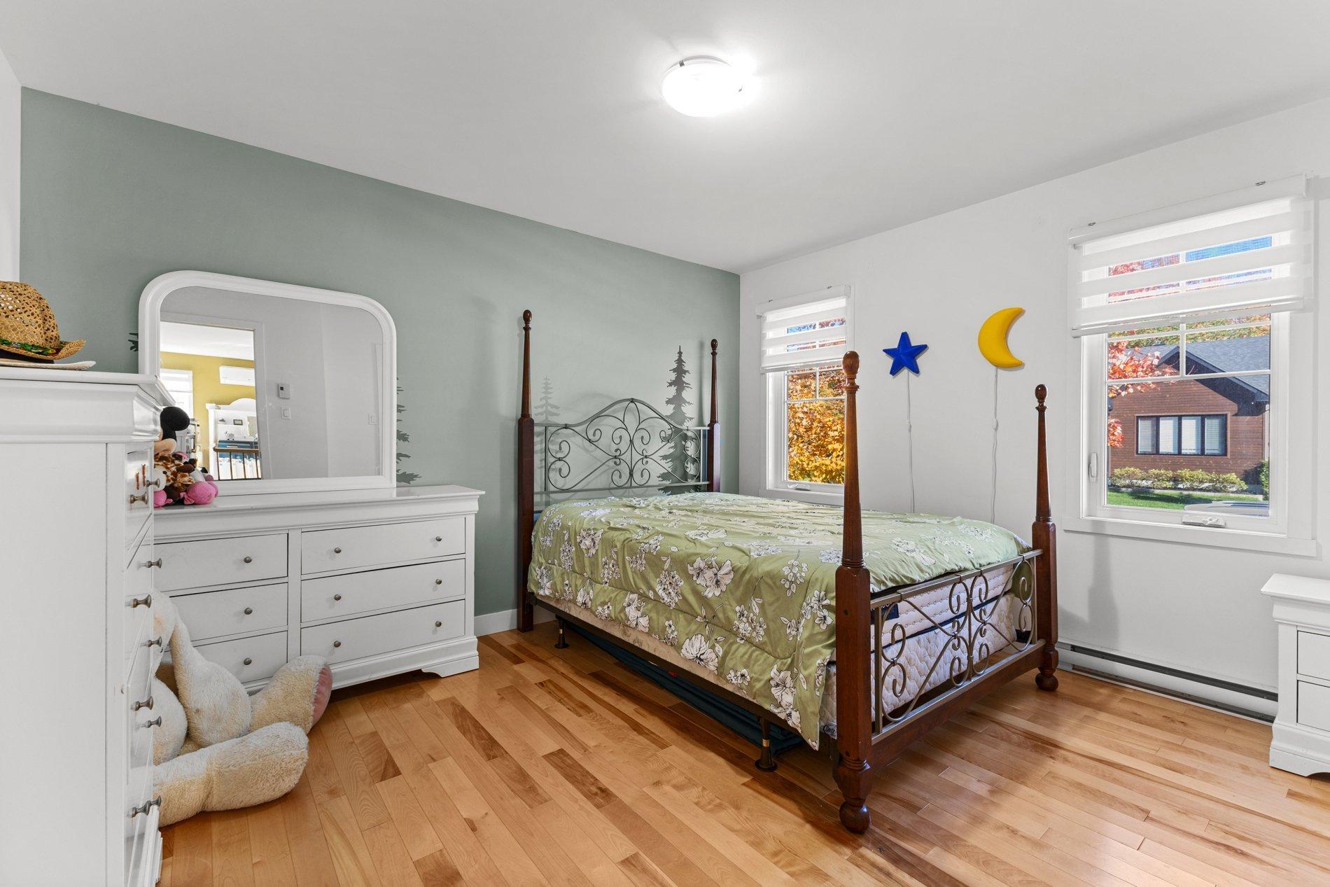 









128


Rue Arbour

,
Farnham,




QC
J2N0C8

