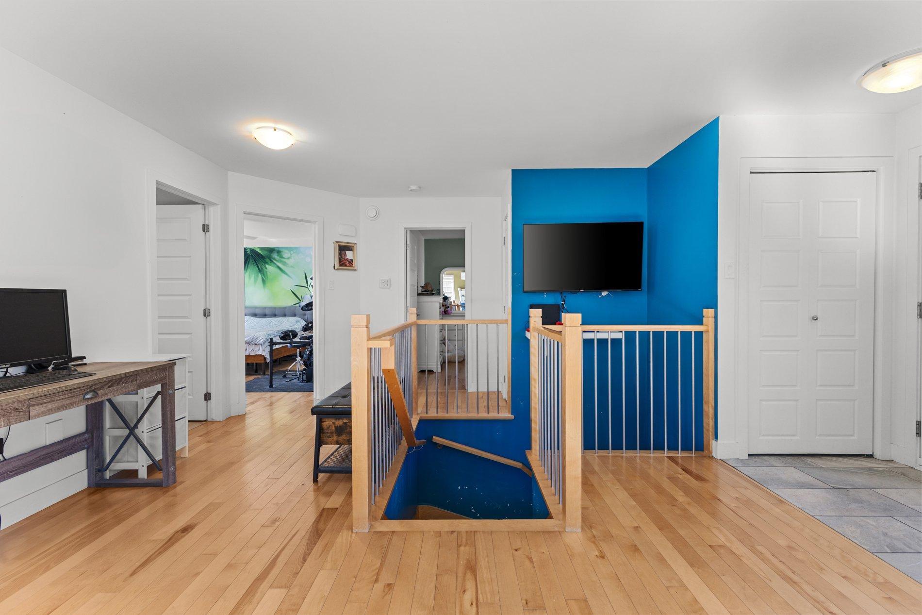 









128


Rue Arbour

,
Farnham,




QC
J2N0C8

