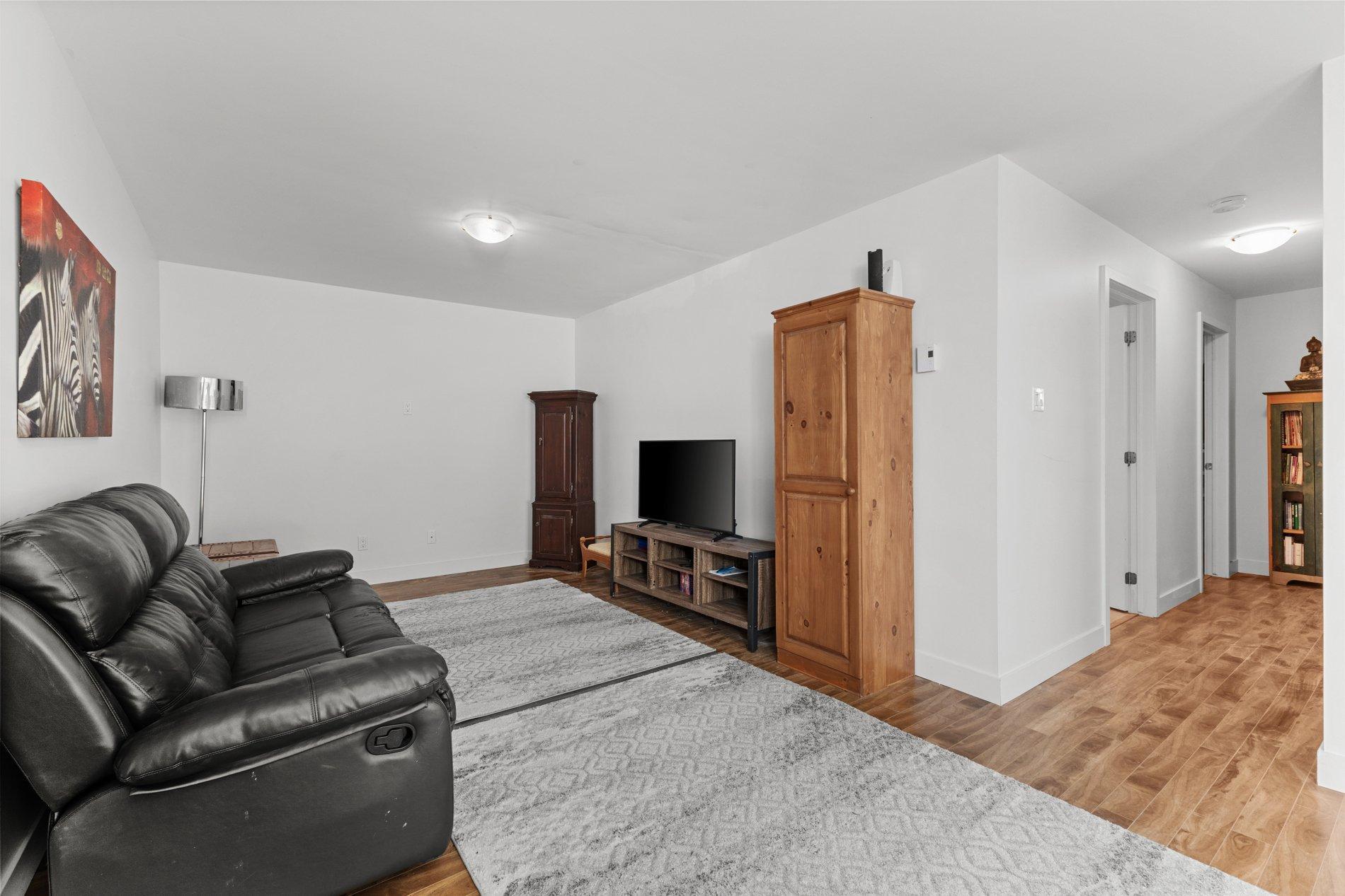 









128


Rue Arbour

,
Farnham,




QC
J2N0C8

