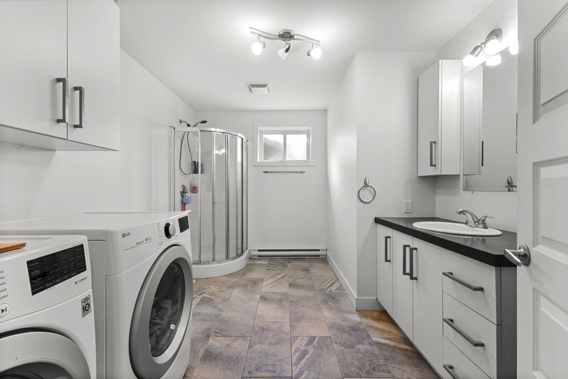 









128


Rue Arbour

,
Farnham,




QC
J2N0C8

