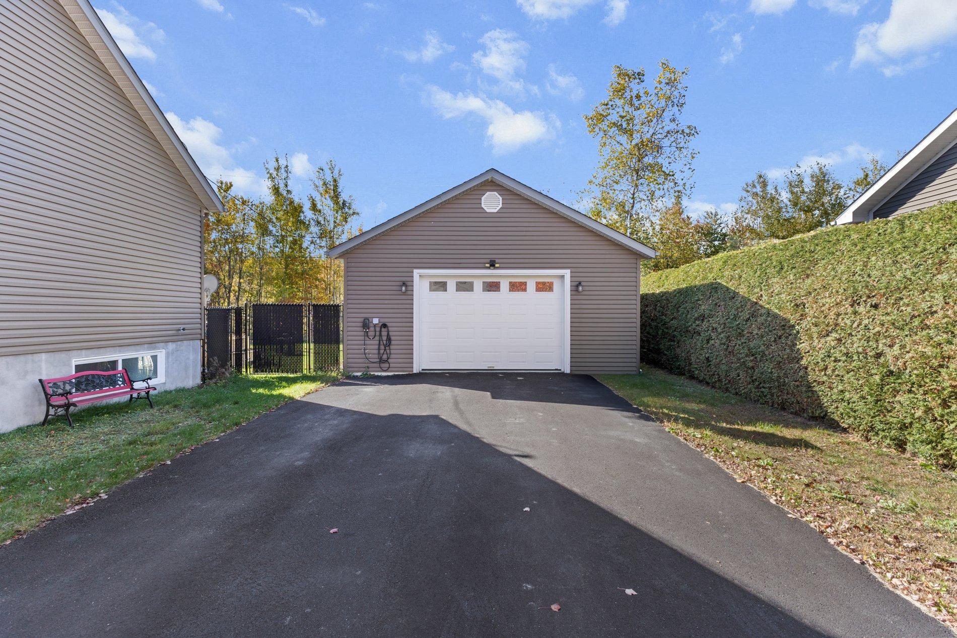 









128


Rue Arbour

,
Farnham,




QC
J2N0C8

