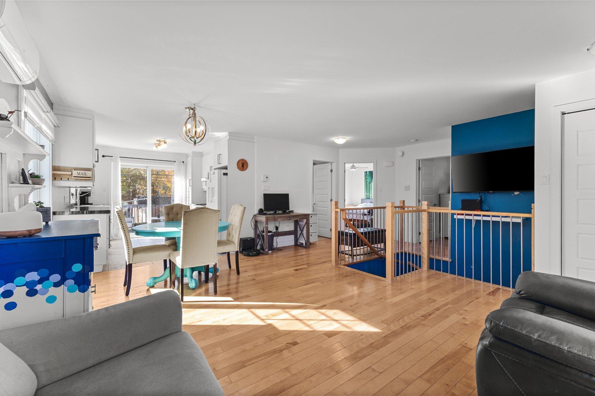









128


Rue Arbour

,
Farnham,




QC
J2N0C8

