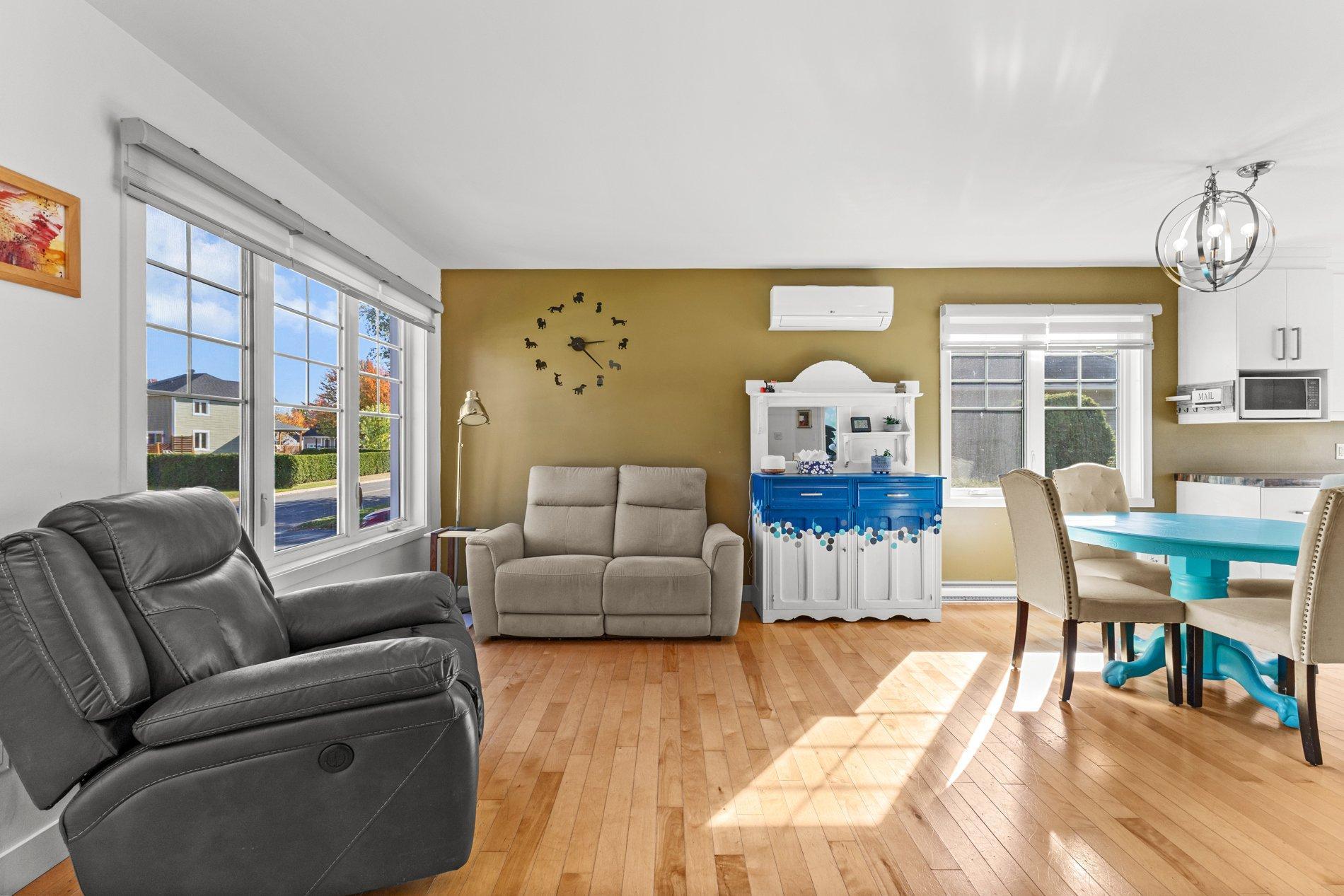









128


Rue Arbour

,
Farnham,




QC
J2N0C8

