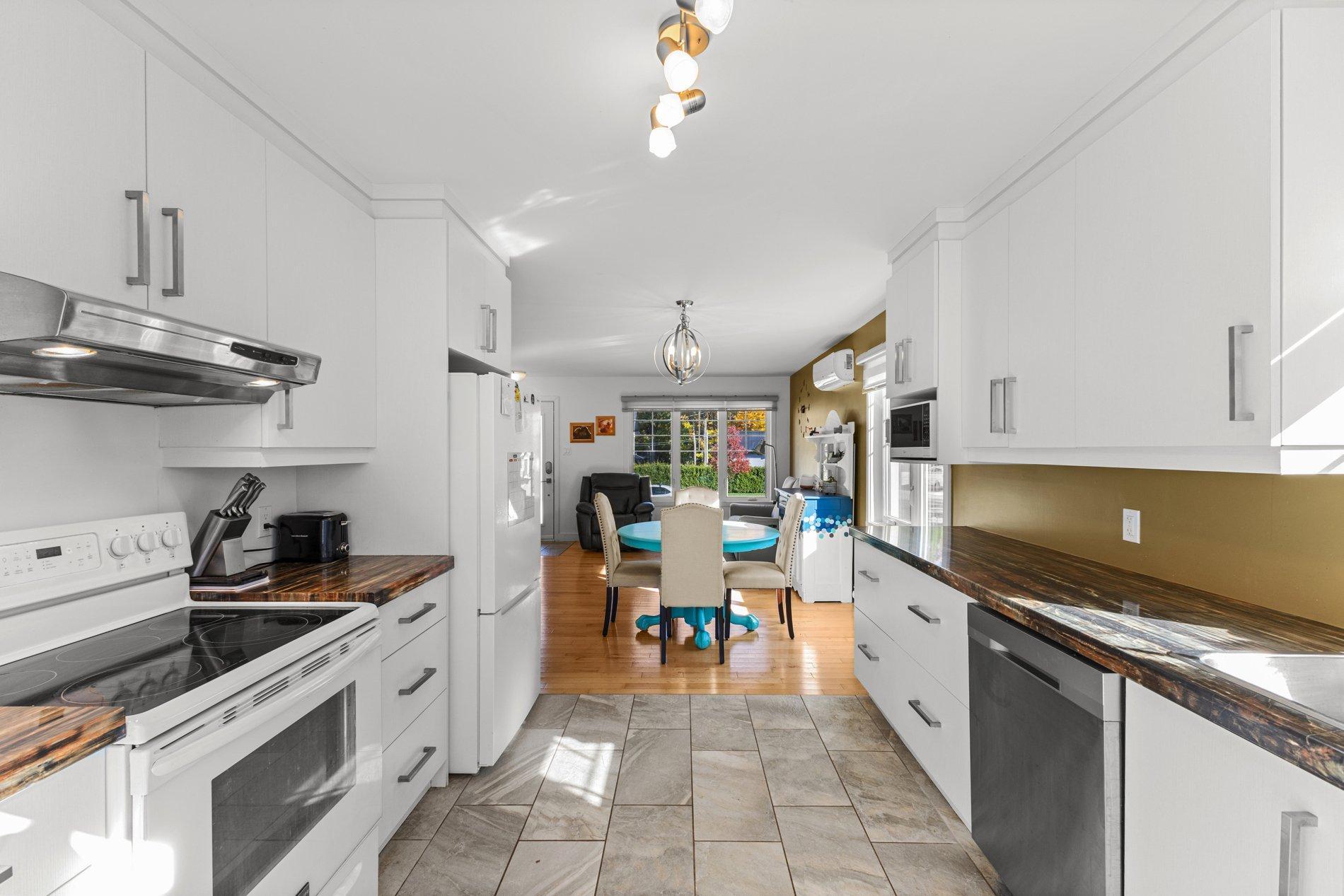 









128


Rue Arbour

,
Farnham,




QC
J2N0C8

