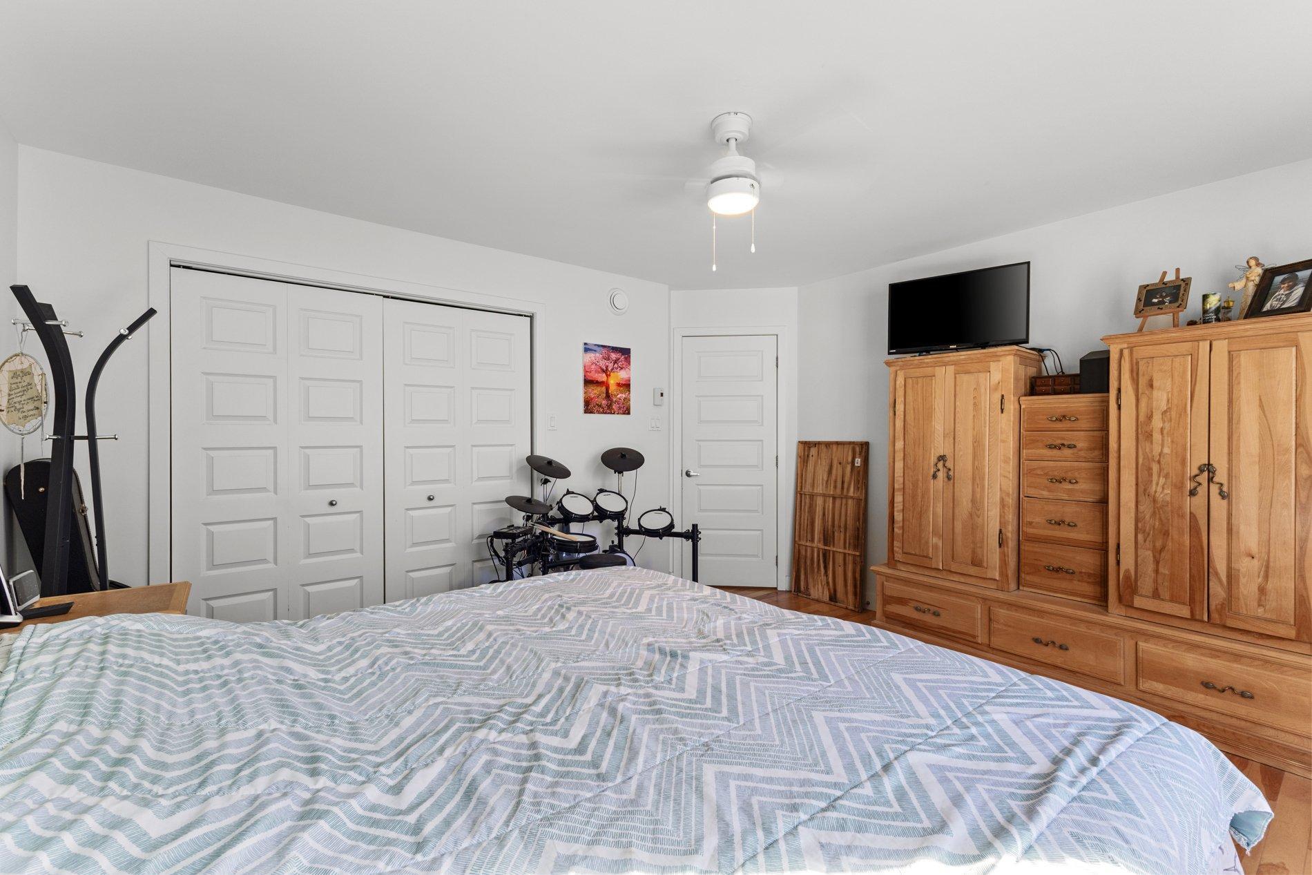 









128


Rue Arbour

,
Farnham,




QC
J2N0C8

