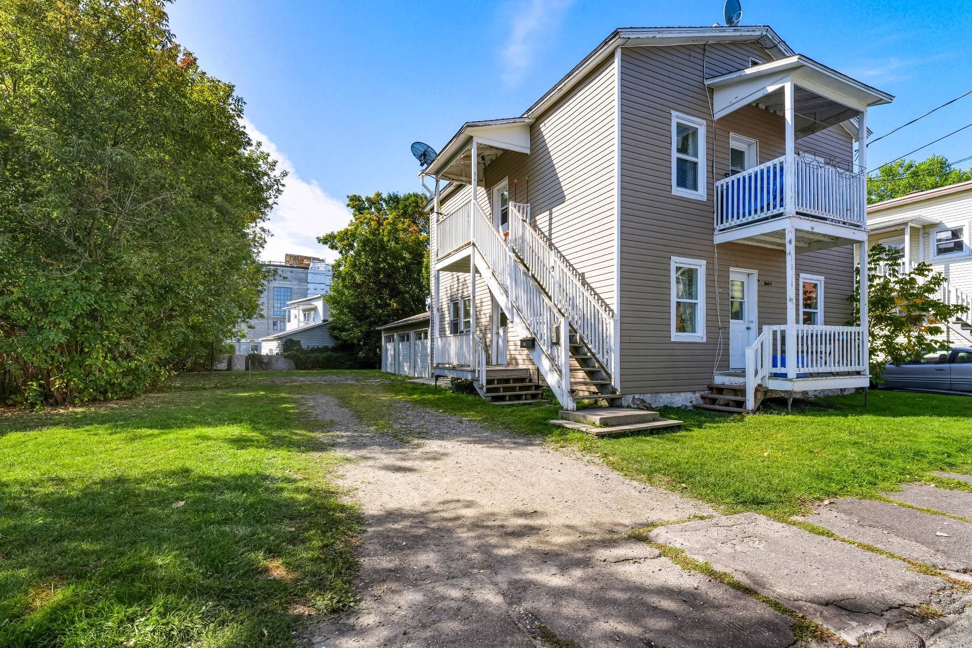 









308

 - 310


Rue des Tisserands

,
Magog,




QC
J1X1T3

