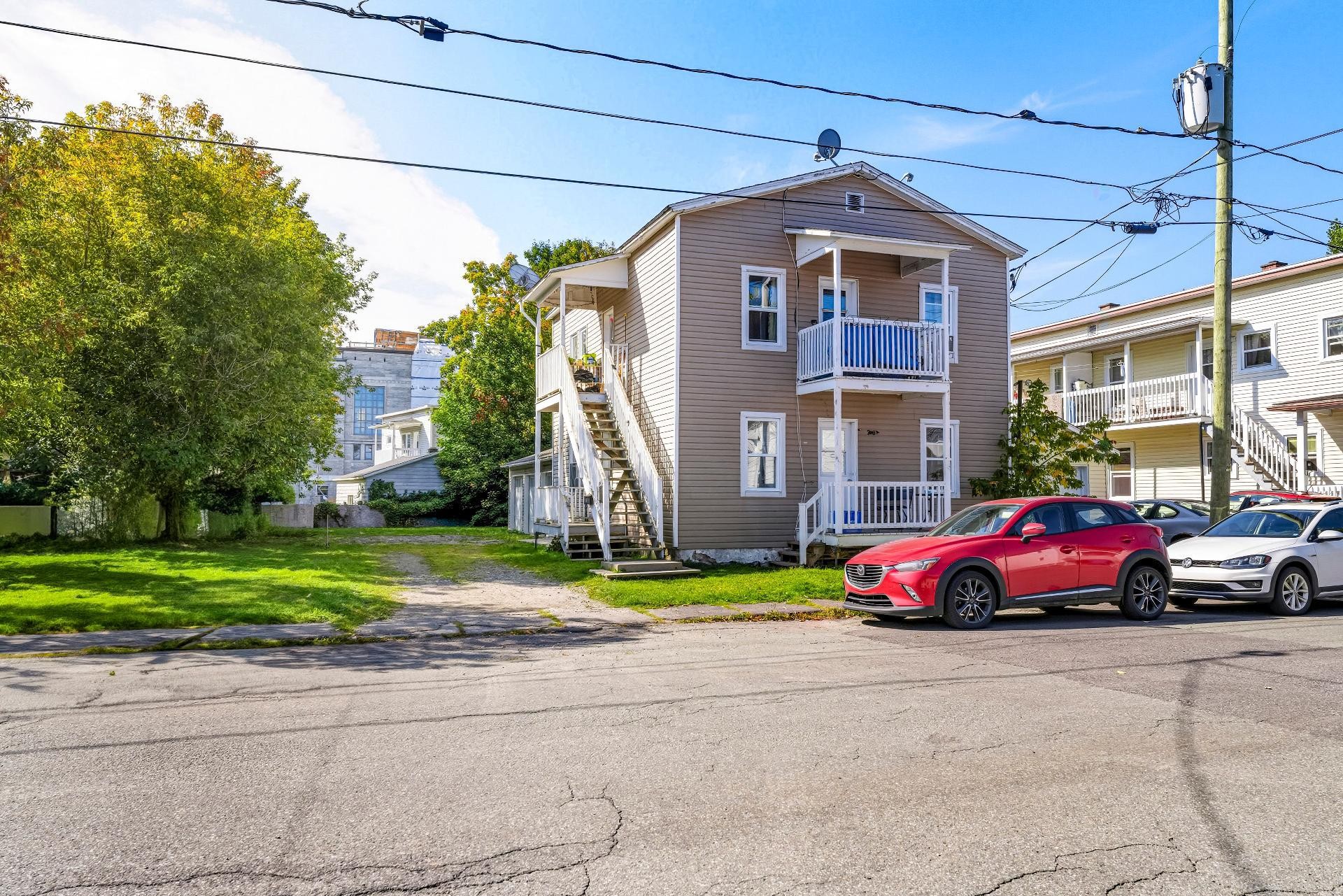 









308

 - 310


Rue des Tisserands

,
Magog,




QC
J1X1T3

