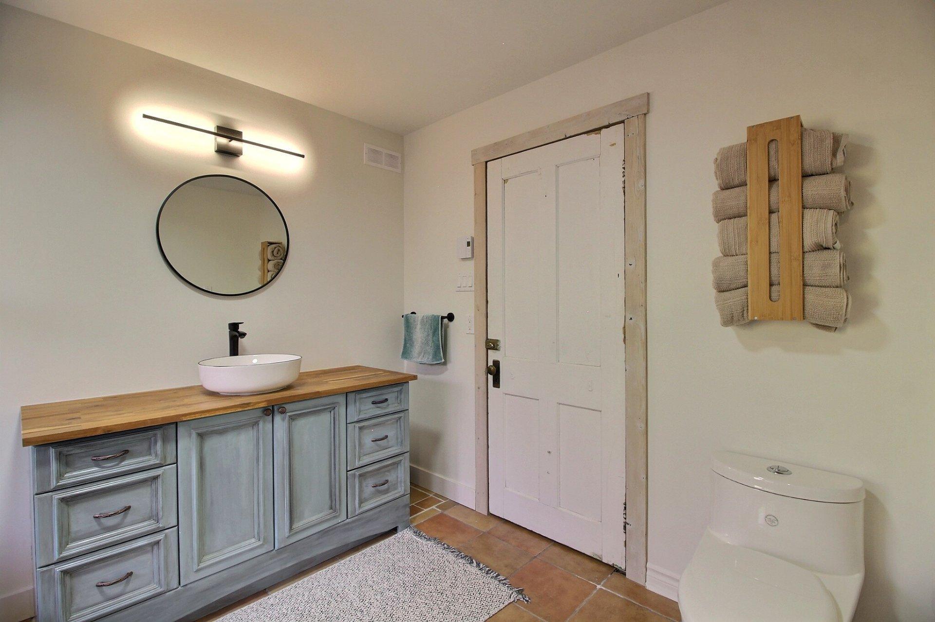 









91


Rue Meunier

,
Eastman,




QC
J0E1P0

