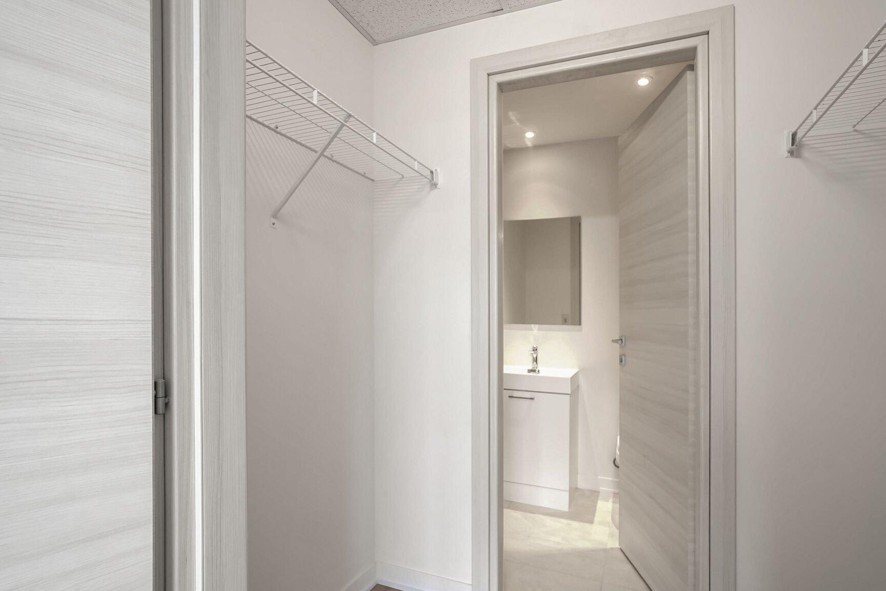 









1485


Rue des Bassins

, 821,
Montréal (Le Sud-Ouest),




QC
H3C1B7

