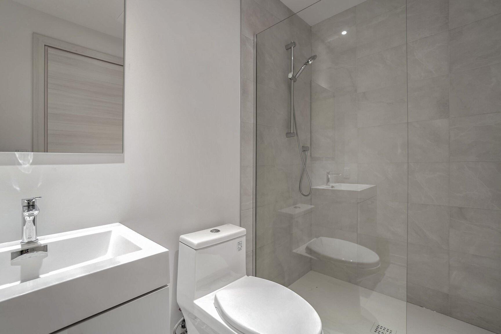









1485


Rue des Bassins

, 821,
Montréal (Le Sud-Ouest),




QC
H3C1B7

