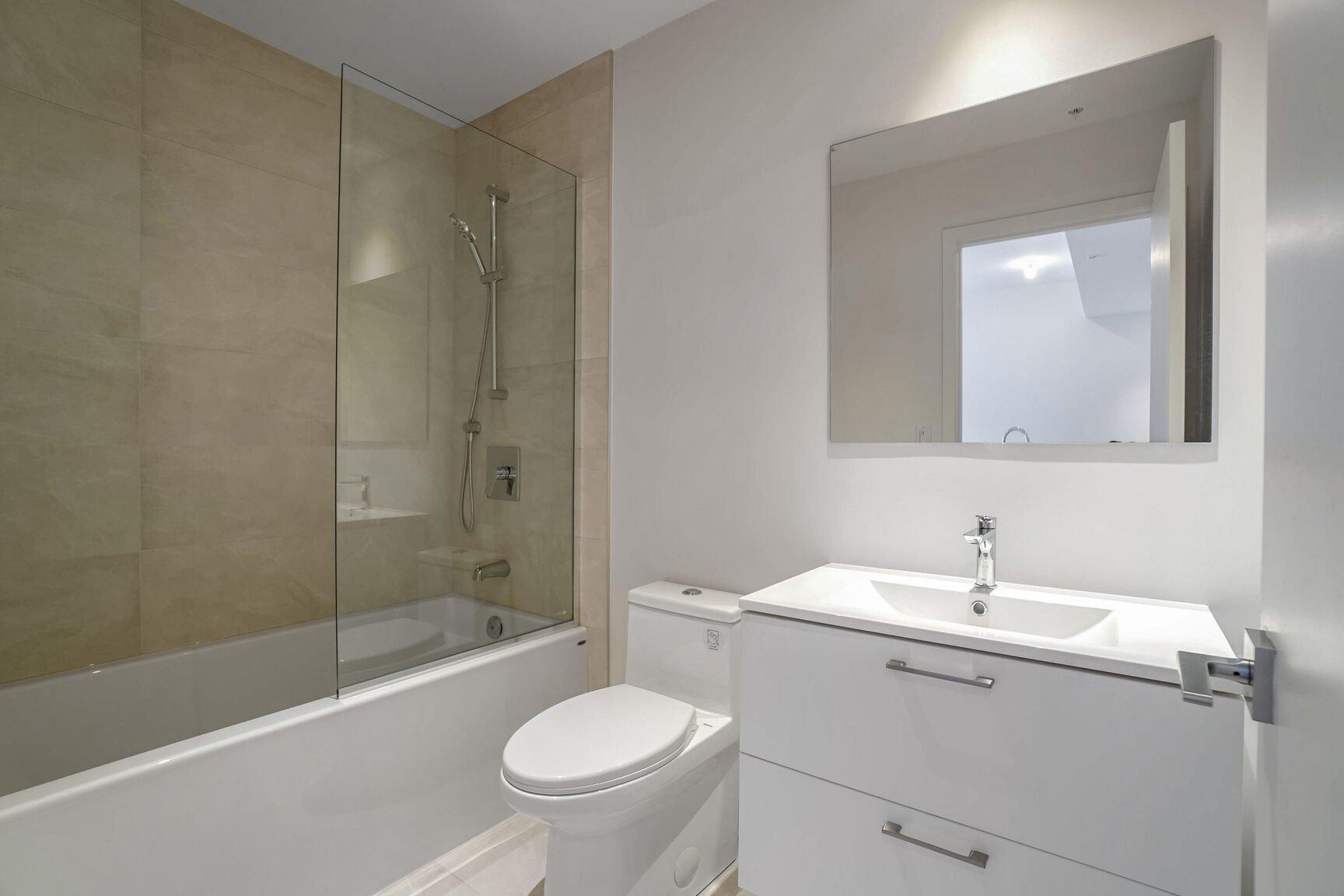 









1485


Rue des Bassins

, 833,
Montréal (Le Sud-Ouest),




QC
H3C1B7

