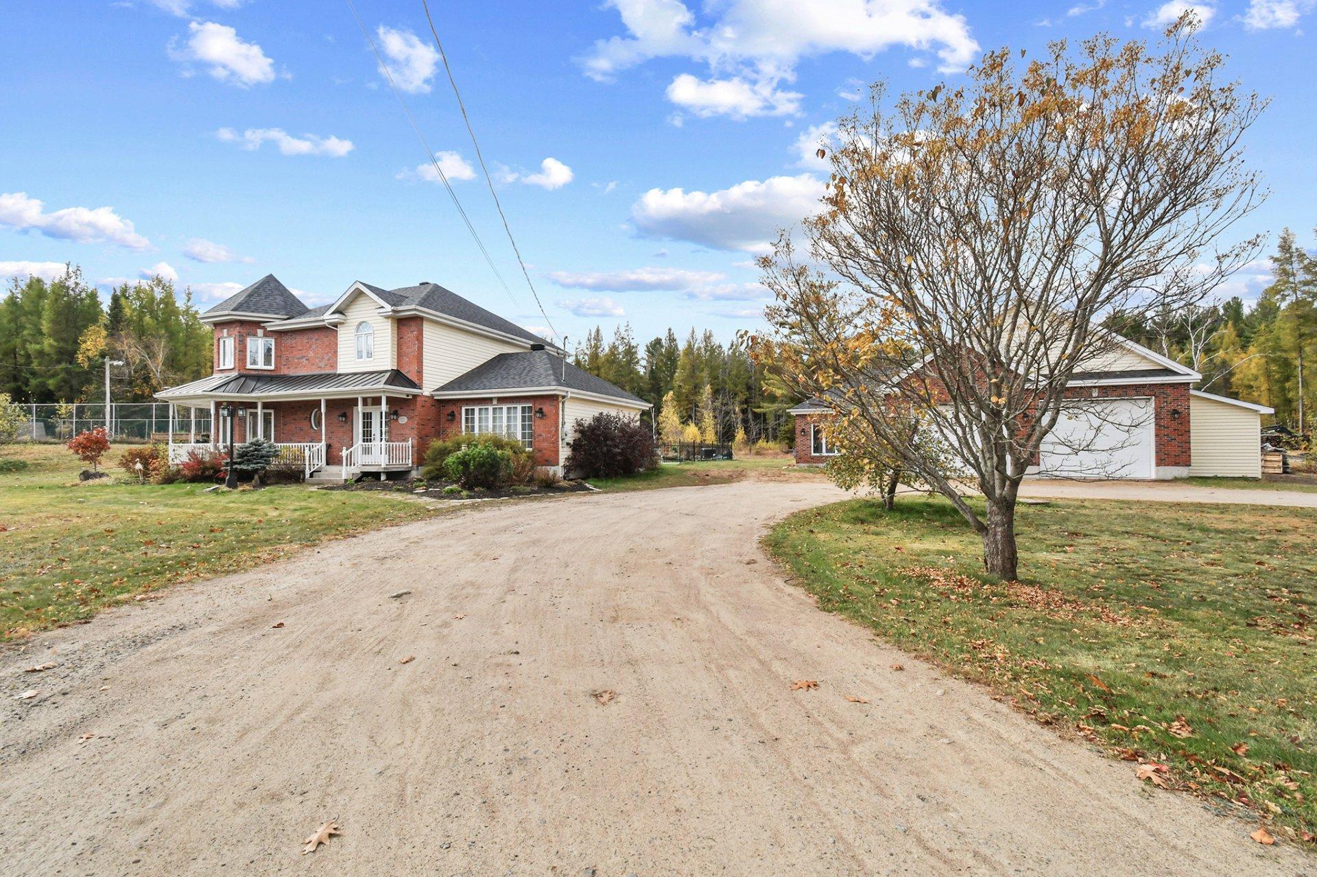 









1190


Route 349

,
Saint-Alexis-des-Monts,




QC
J0K1V0

