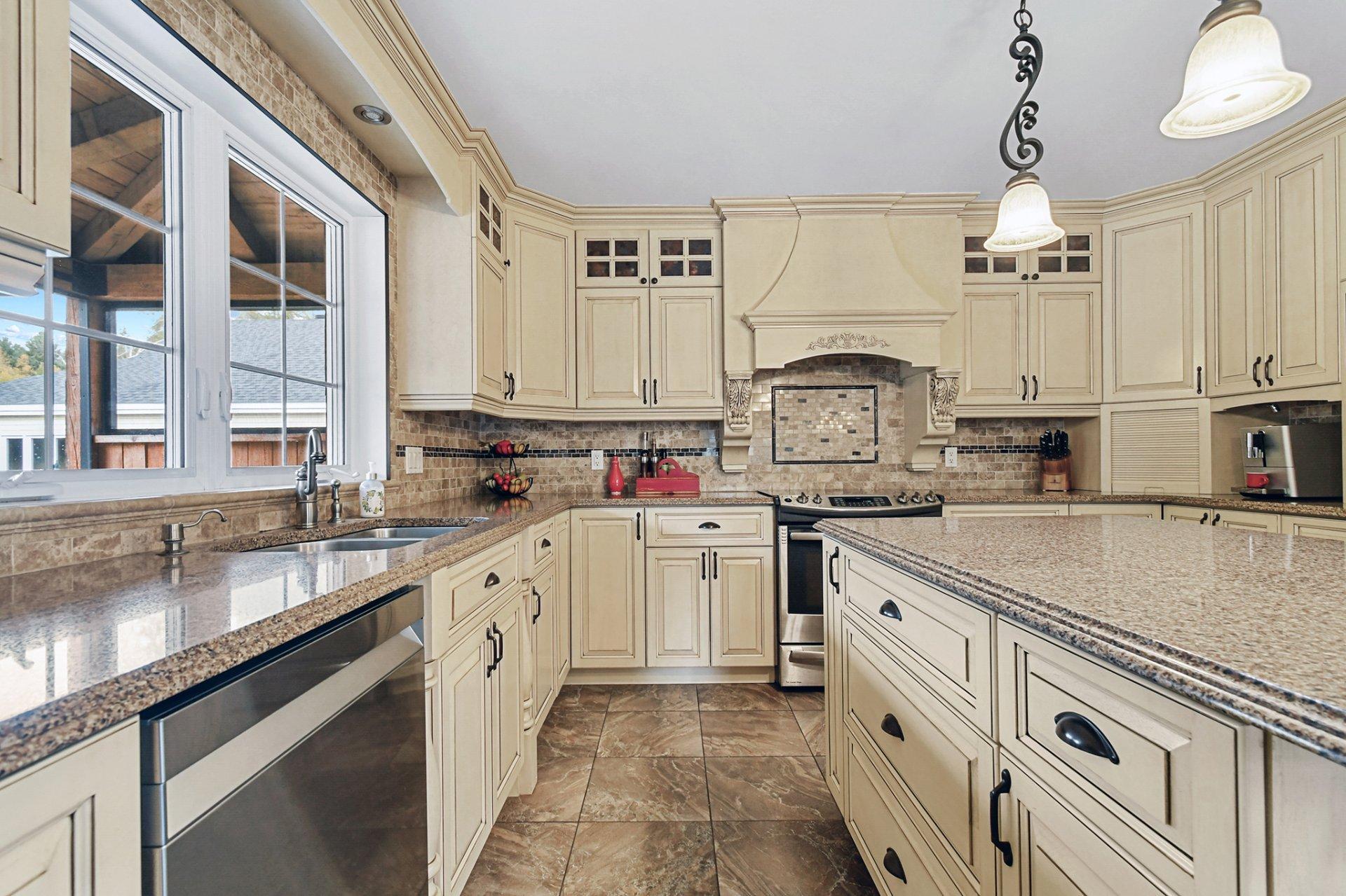 









1190


Route 349

,
Saint-Alexis-des-Monts,




QC
J0K1V0

