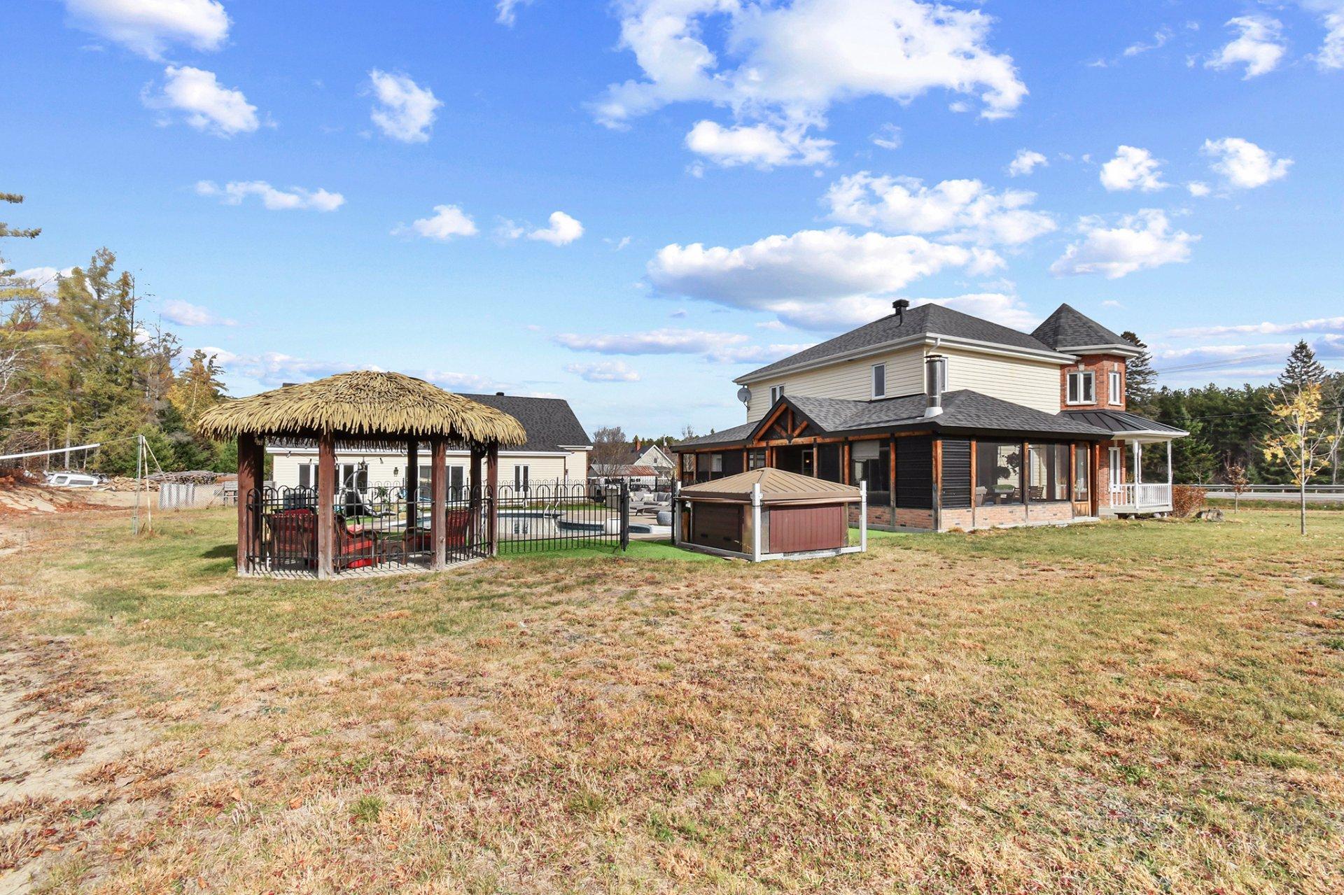 









1190


Route 349

,
Saint-Alexis-des-Monts,




QC
J0K1V0

