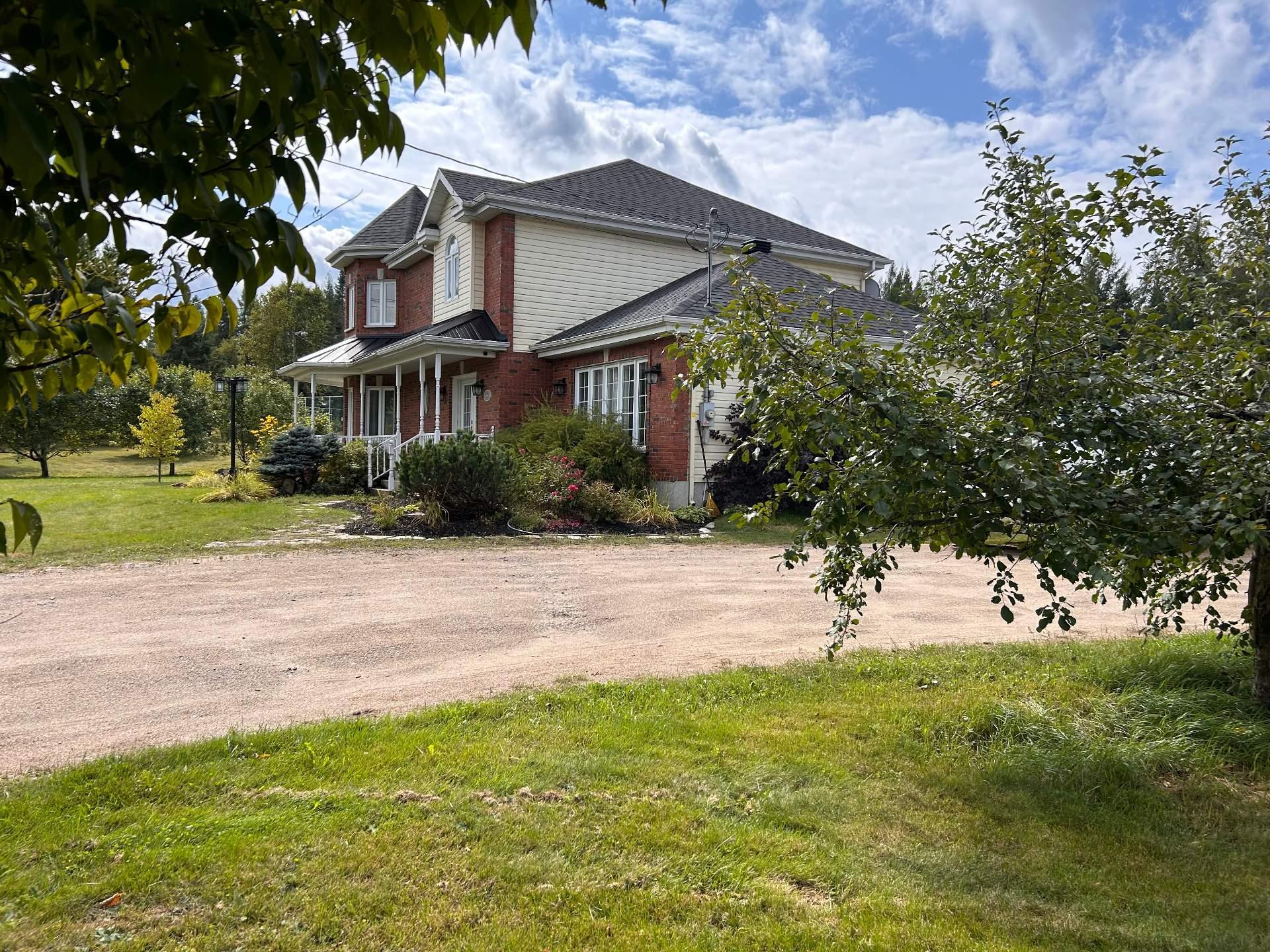 









1190


Route 349

,
Saint-Alexis-des-Monts,




QC
J0K1V0

