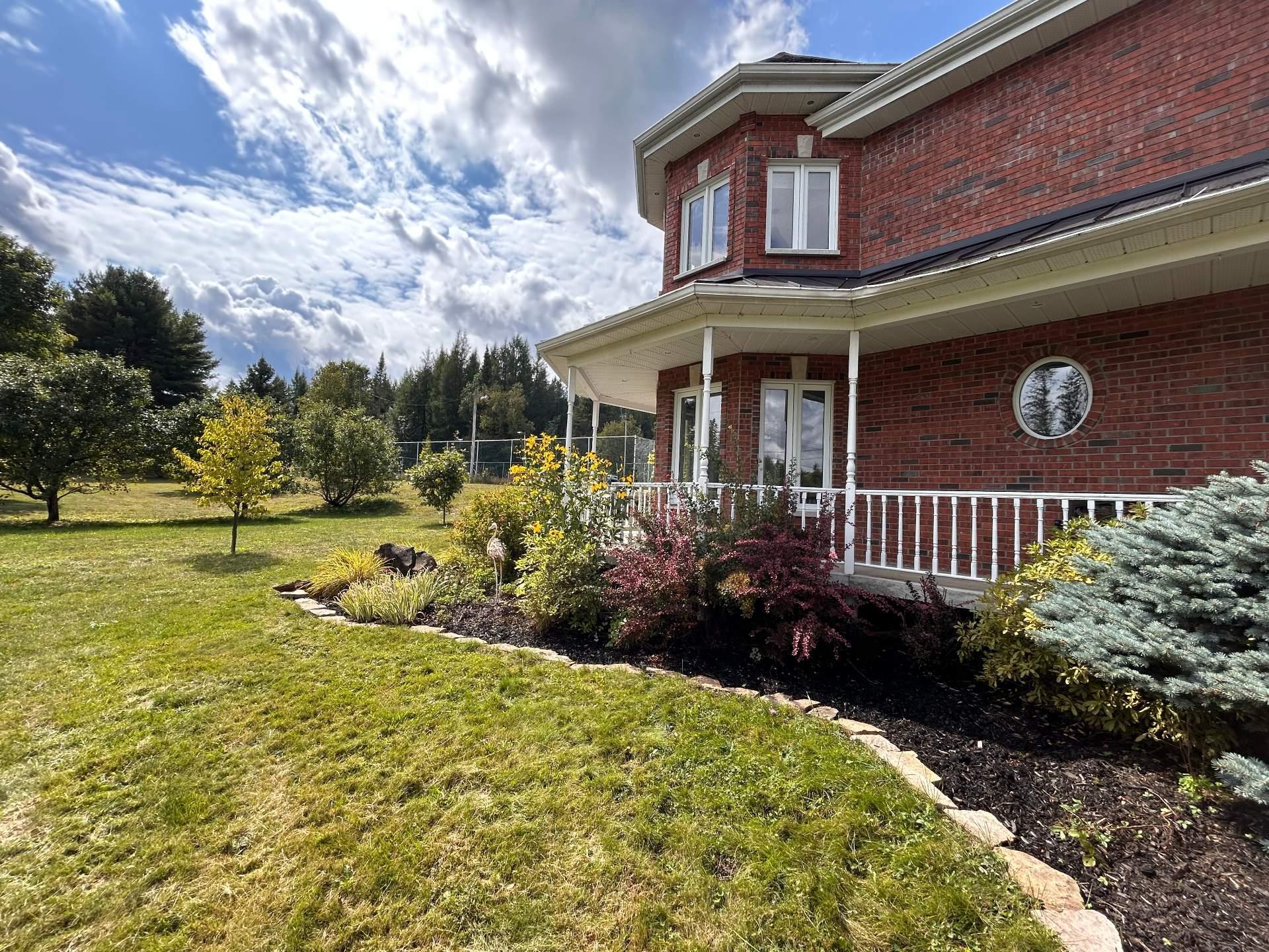 









1190


Route 349

,
Saint-Alexis-des-Monts,




QC
J0K1V0

