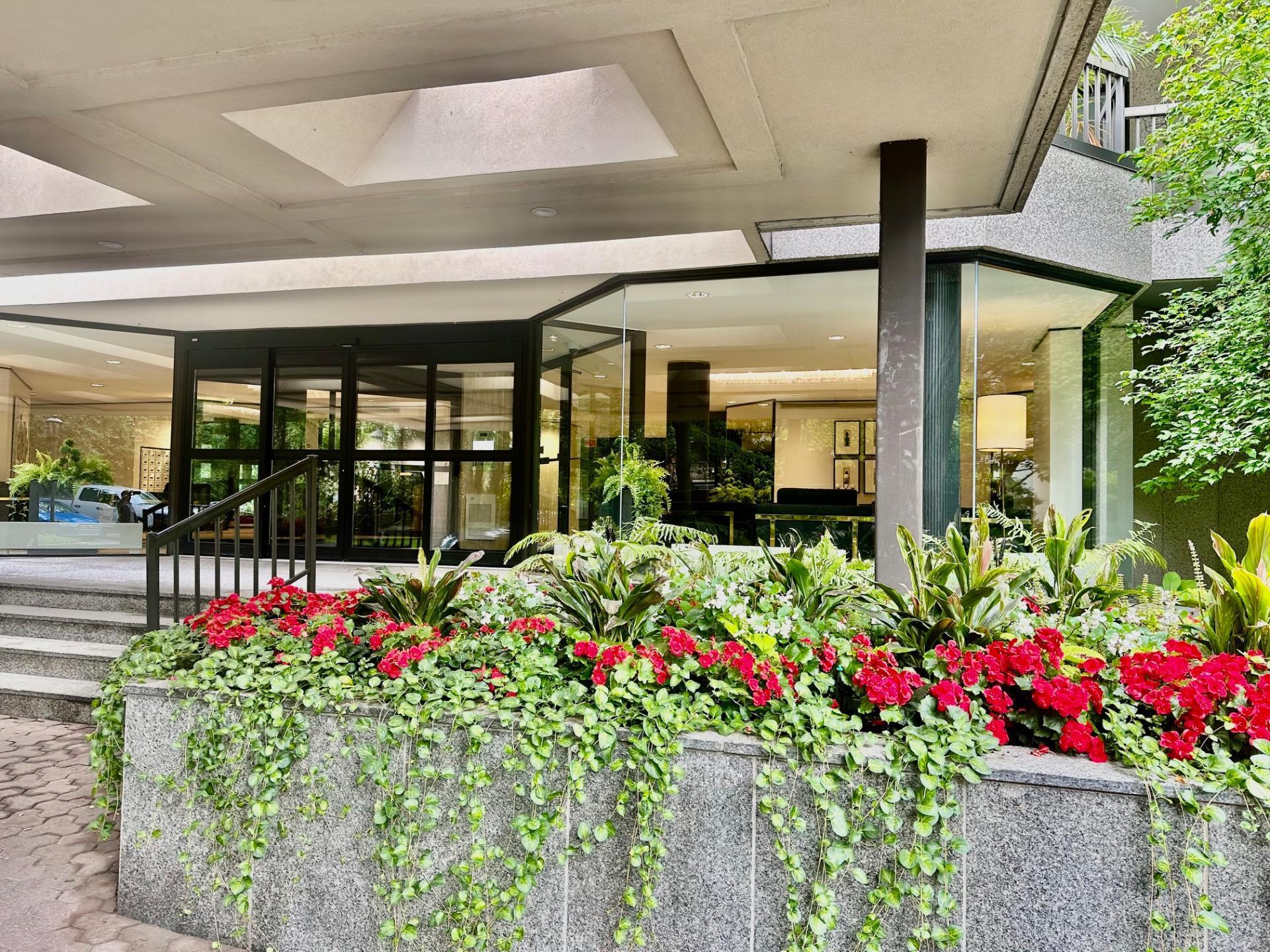 









5955


Av. Wilderton

, 2-J,
Montréal (Côte-des-Neiges/Notre-Dame-de-Grâce),




QC
H3S2V1

