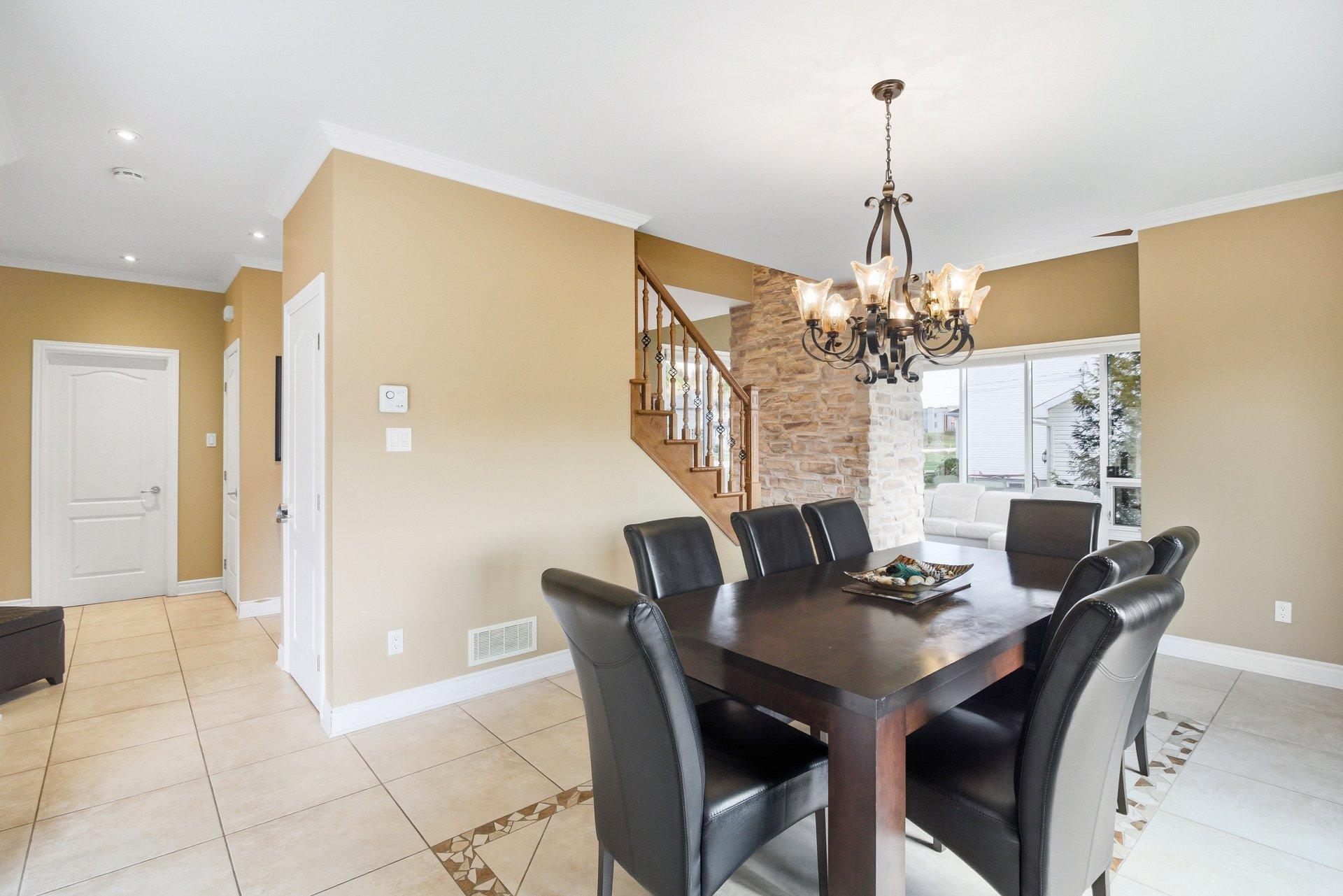









69


Ch. des Bâtisseurs

,
Val-des-Monts,




QC
J8N7C4

